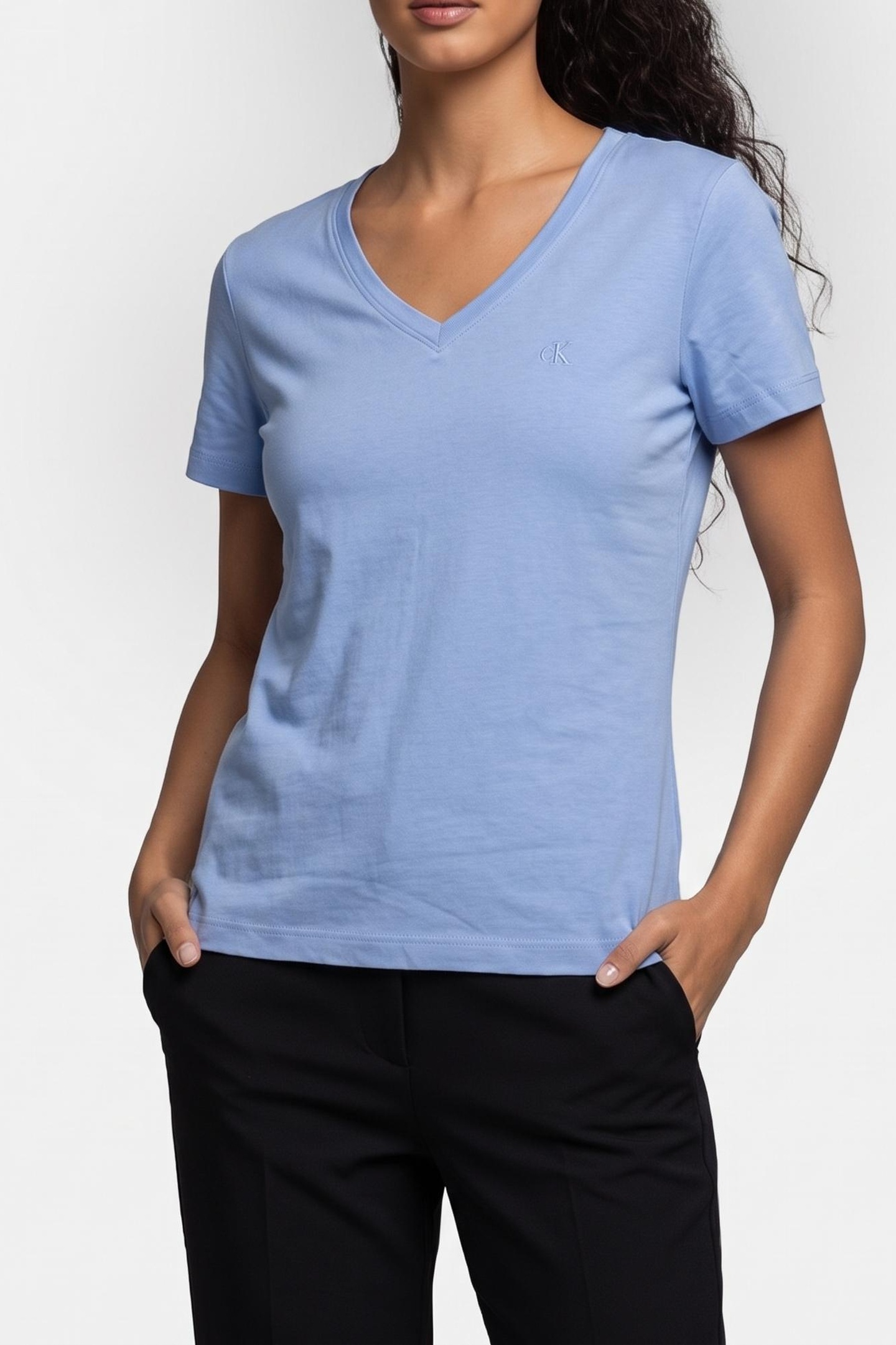 Calvin Klein Archive Jersey V-neck Tee Hydrangea Maat: M | Tops Outlet | Dames | Blauw