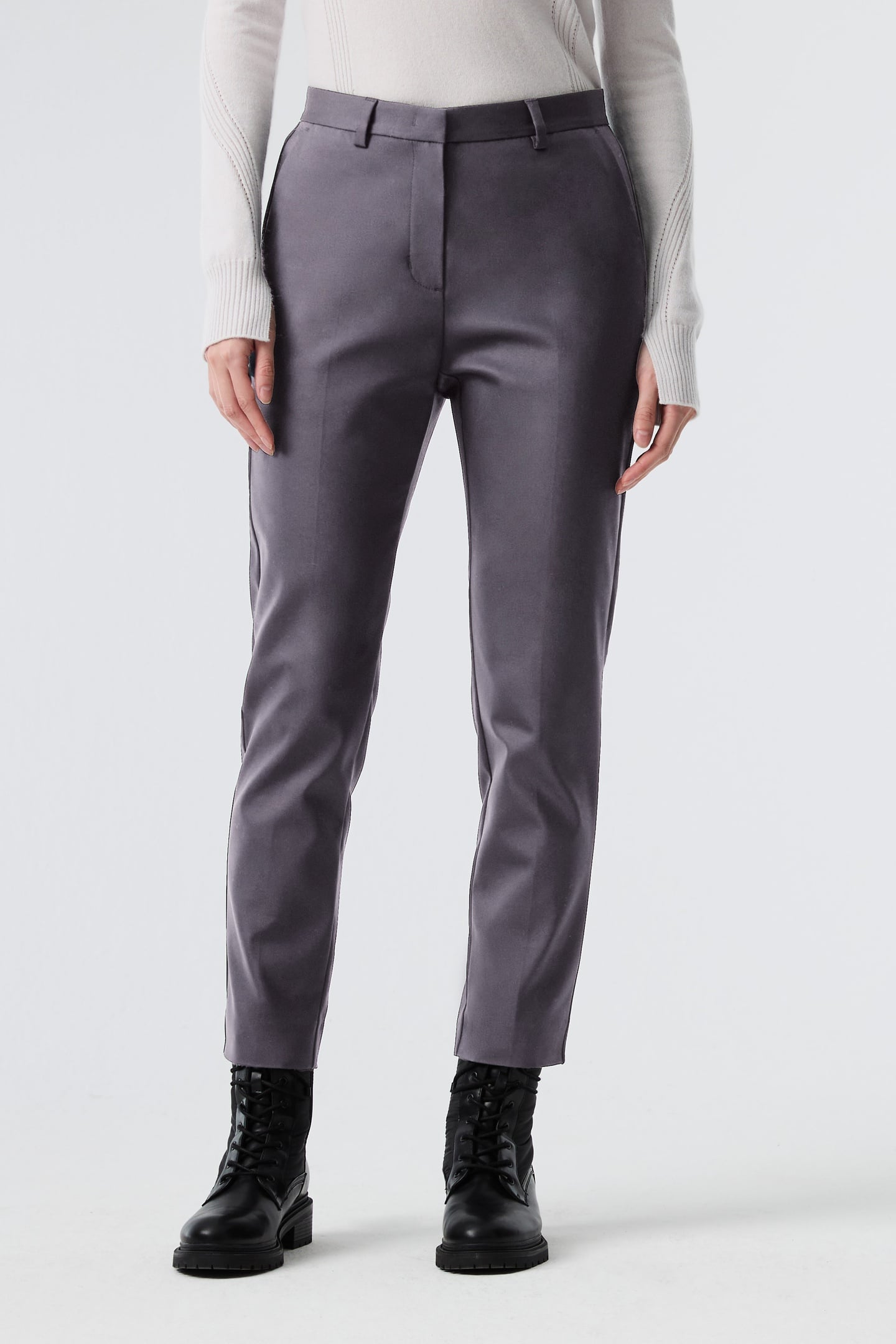 AlphaTauri Perti V4.y8.02 Pants Carbon Maat: W28 | Pantalons Outlet | Dames | Grijs