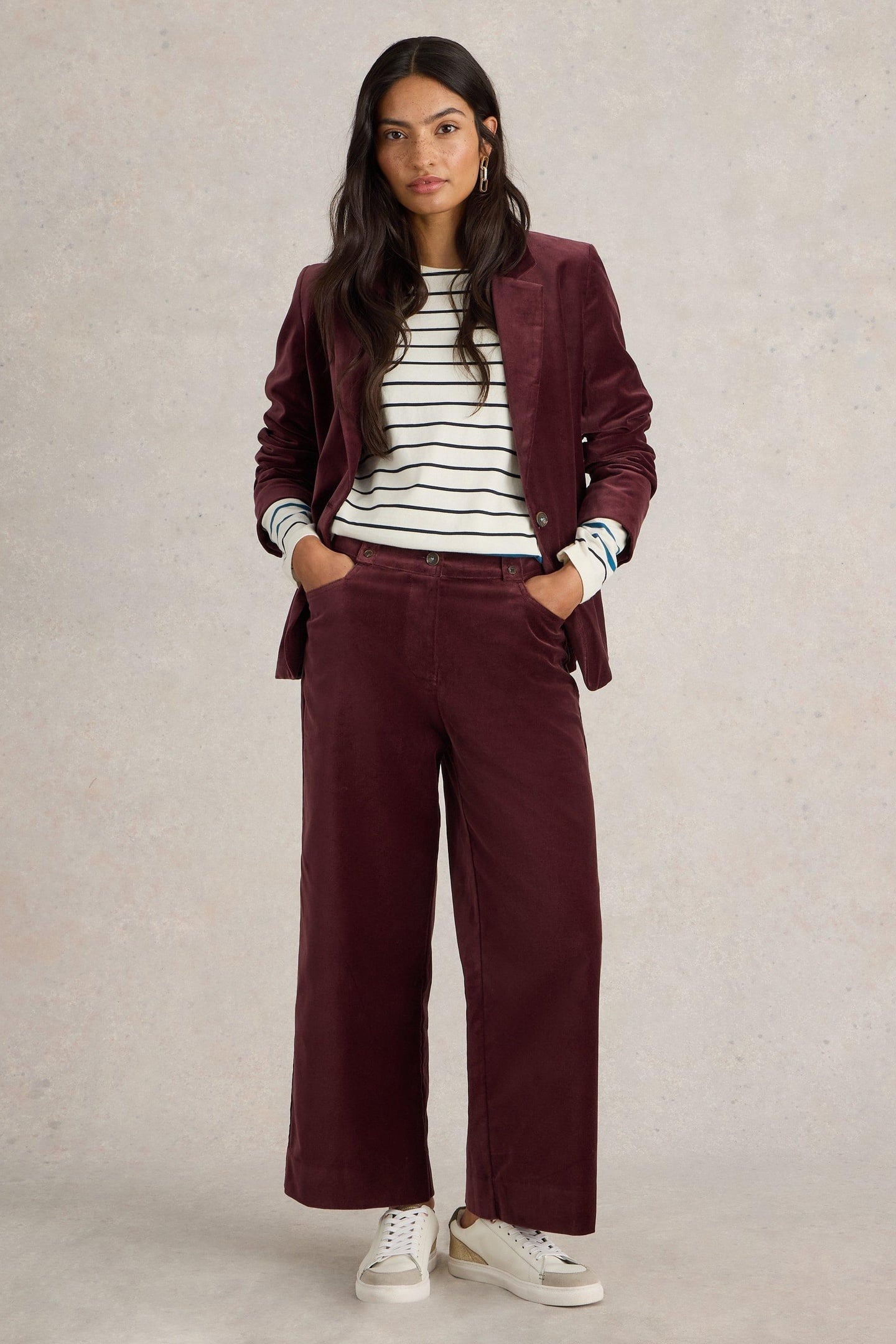White Stuff Belle Cropped Velvet Trouser Dark Plum Maat: 18 | Pantalons Outlet | Dames | Paars