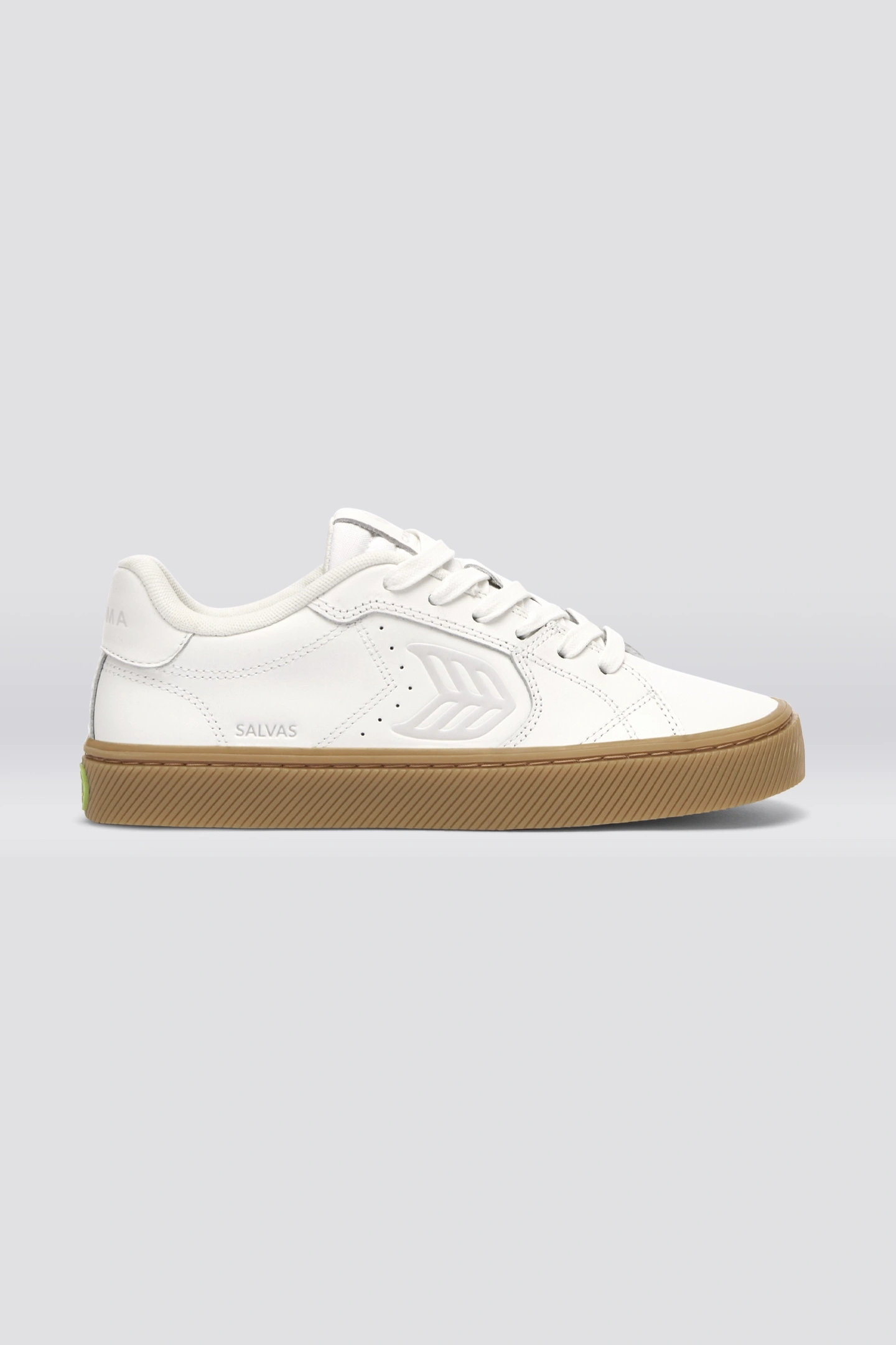 Cariuma Salvas Leather Gum Warm White Ice Logo Maat: 39 | Sneakers Outlet | Unisex | Groen