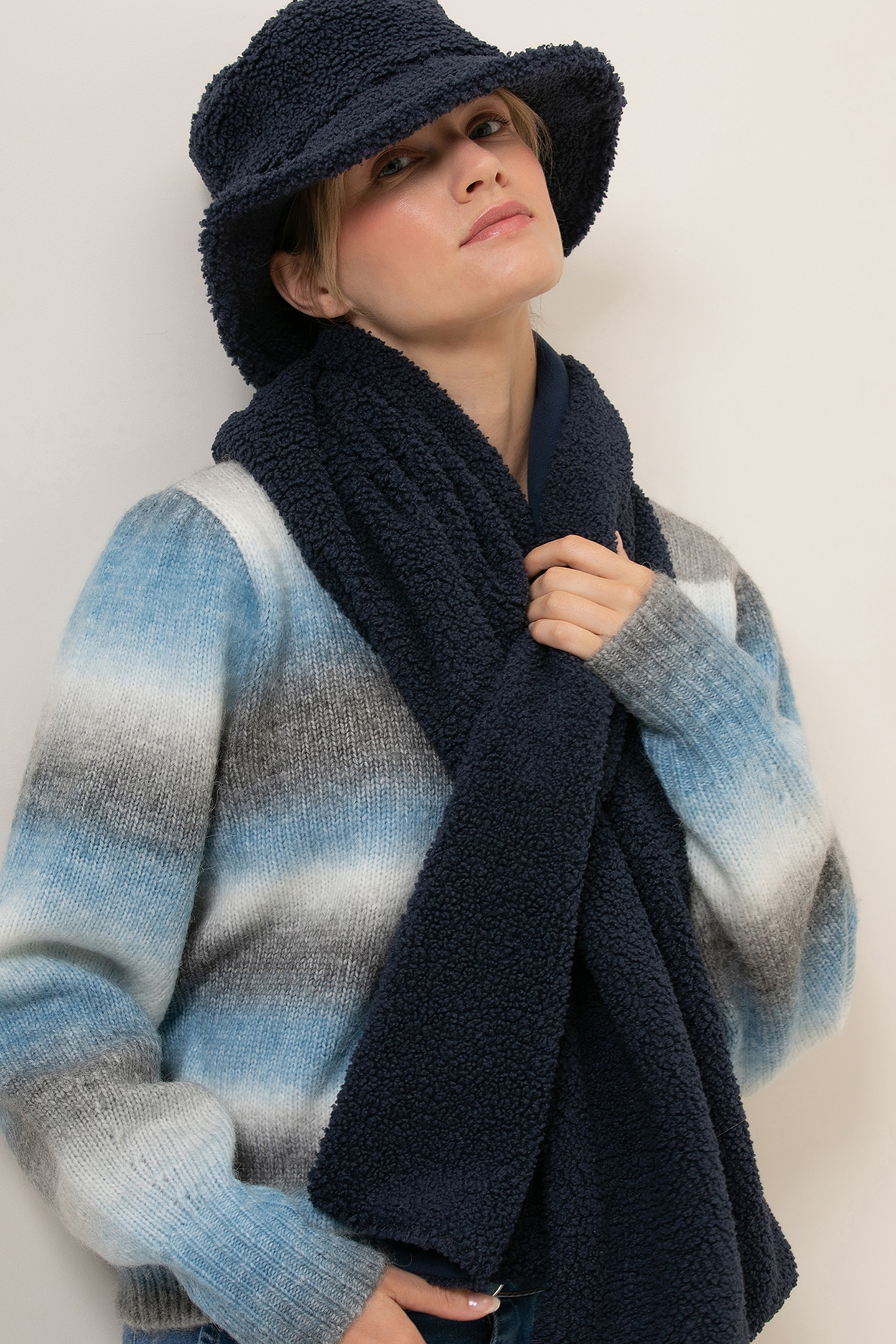 Josephine & Co Sherpa Scarf Navy Maat: 34 | Sjaals Outlet | Dames | Blauw
