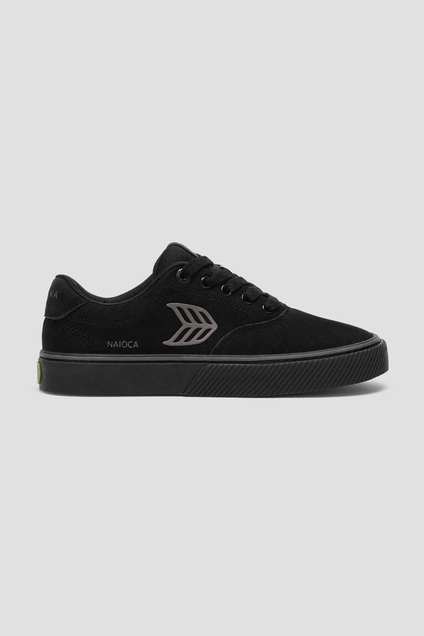 Cariuma Naioca Pro Suede And Canvas Stripe All Black Maat: 43 | Sneakers Outlet | Unisex | Zwart