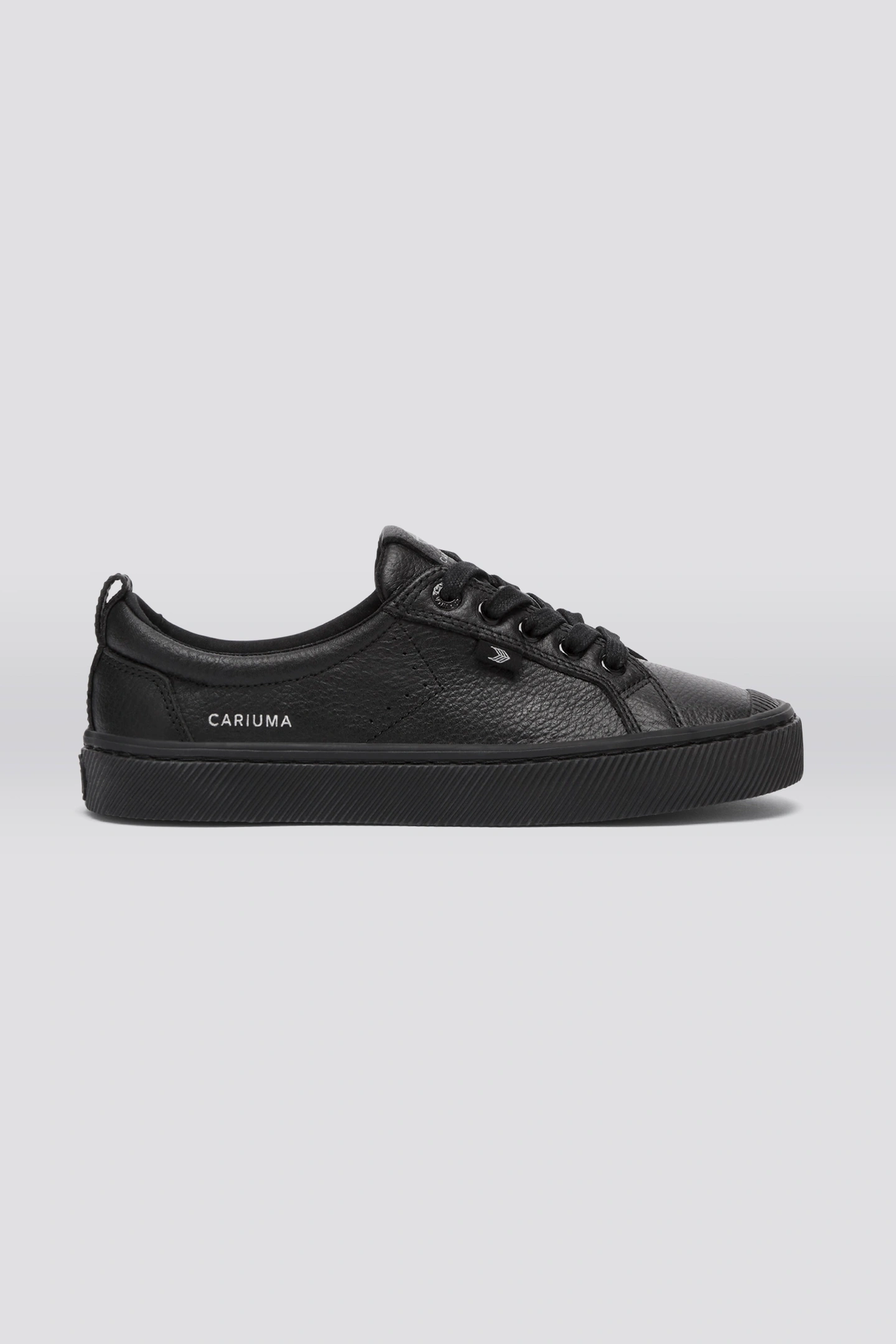Cariuma Oca Pebbled Leather Black Maat: 44 | Sneakers Outlet | Unisex | Zwart
