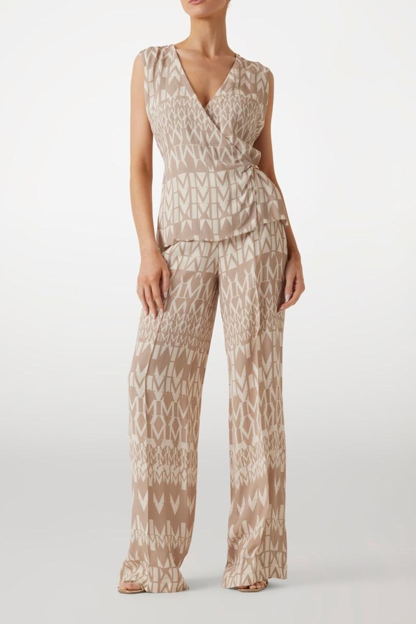 GUESS Britney Wrap W/ Chai Geometric Monogram B Maat: 42 | Blouses Outlet | Dames | Beige