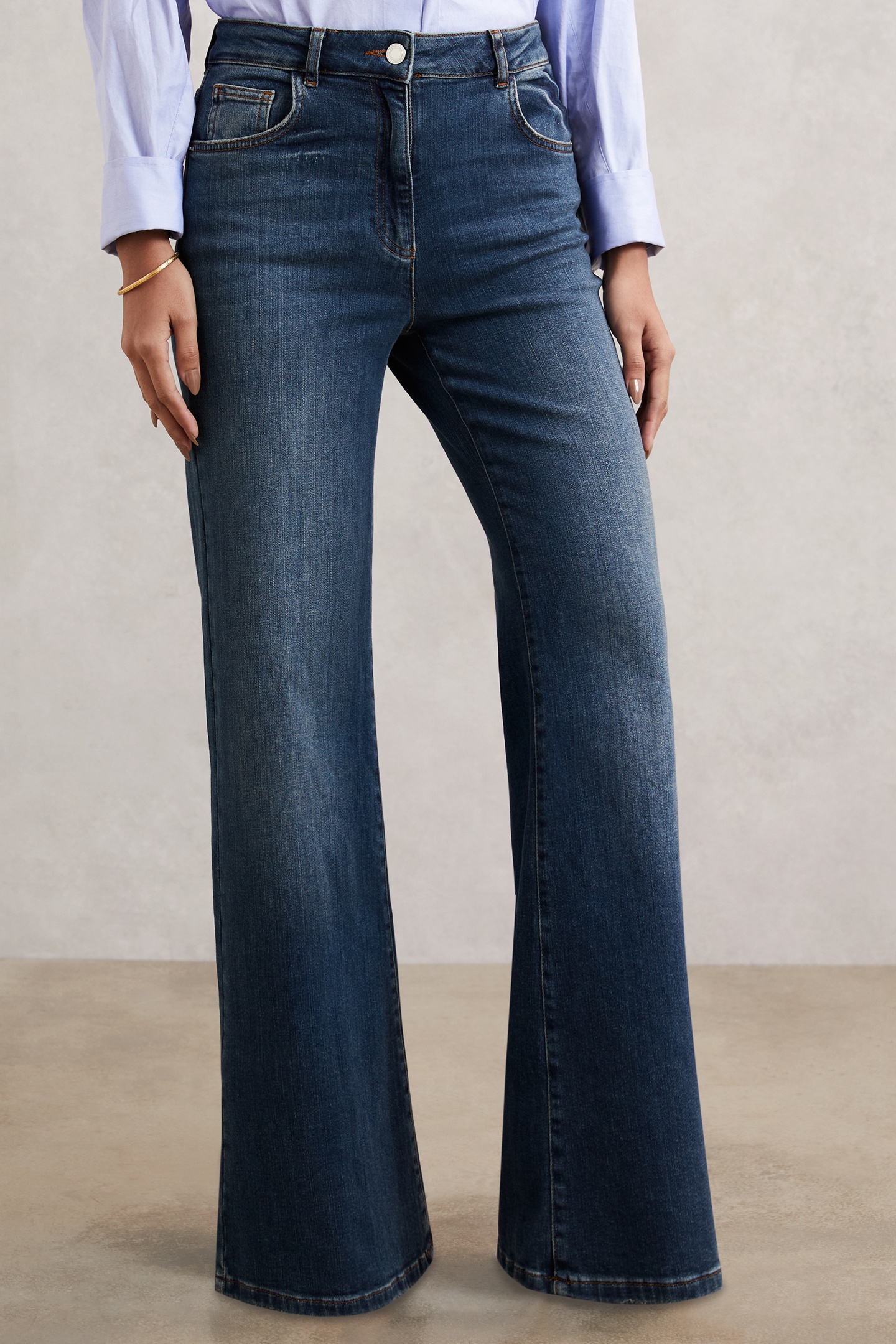 Reiss Flare Jean Mid Blue Maat: W27R | Flared Jeans Outlet | Dames | Blauw