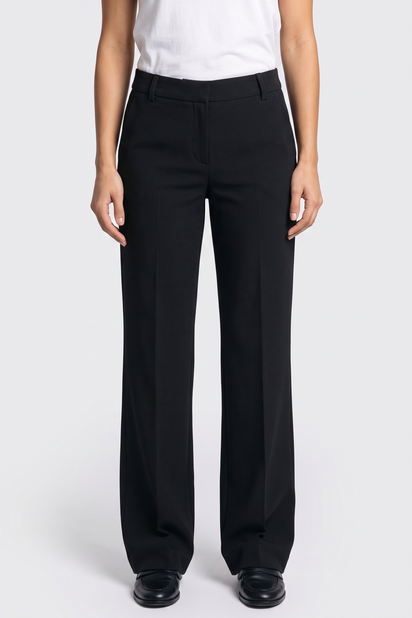 GUESS Lia Straight Pant Jet Black A996 Maat: 48 | Pantalons Outlet | Dames | Zwart