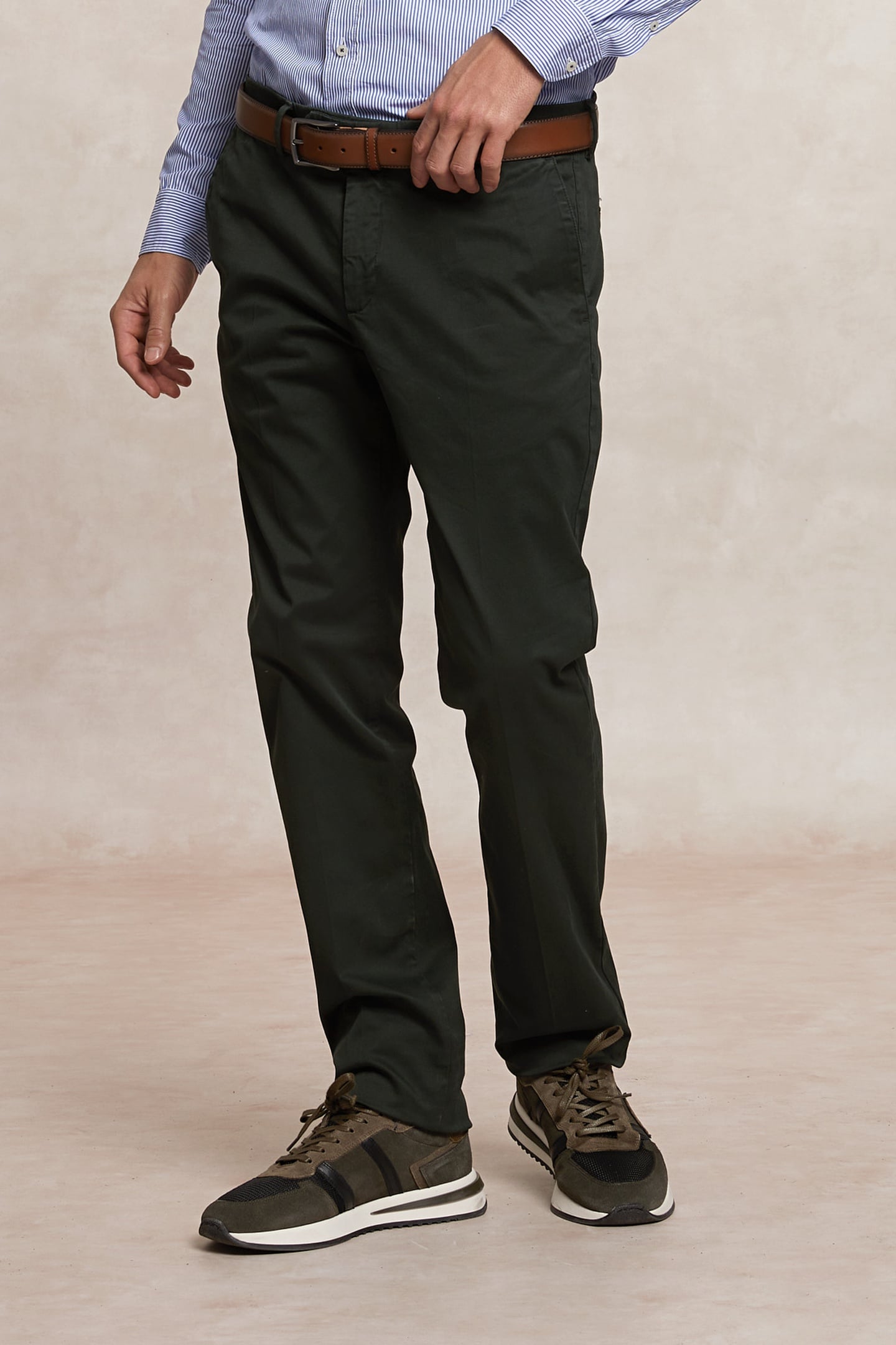 River Woods Basic Chino Stretch Khaki Maat: 46 | Chino's Outlet | Heren | Bruin