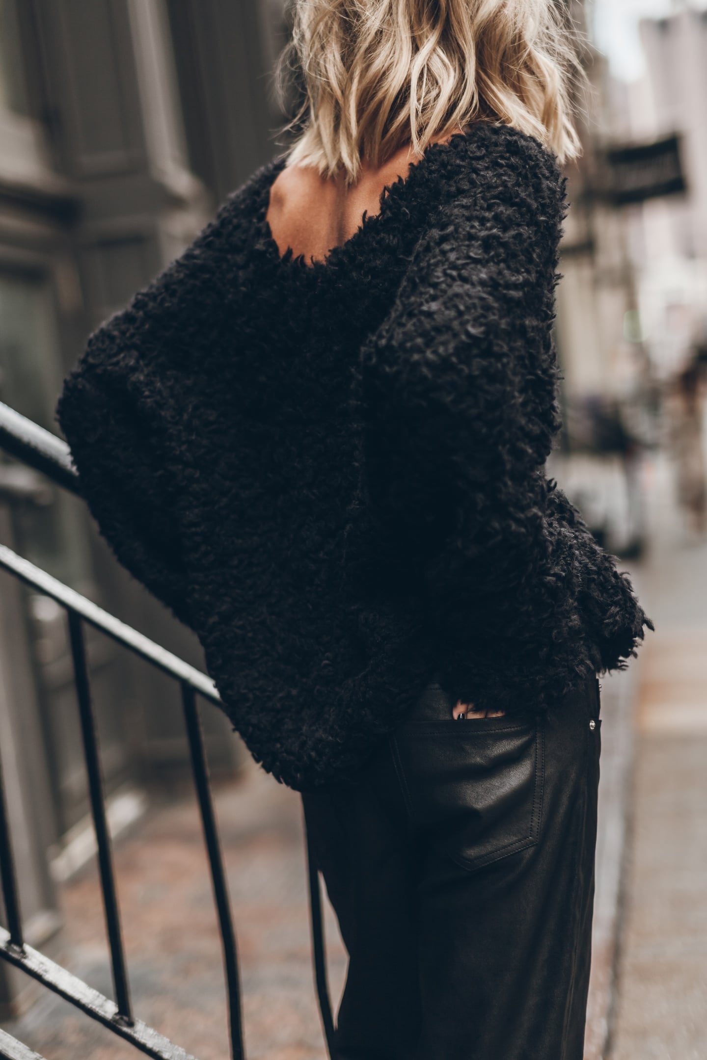 Mikuta The Black Sherpa Cropped Knitted Sweater Black Maat: S | Longsleeves Outlet | Dames | Zwart