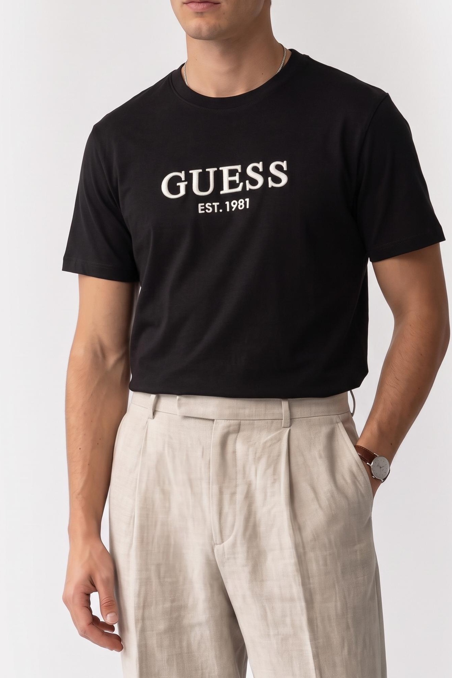 GUESS Cn Ss Embroidery Log Jet Black A996 Maat: S | Basic T-Shirts Outlet | Heren | Zwart