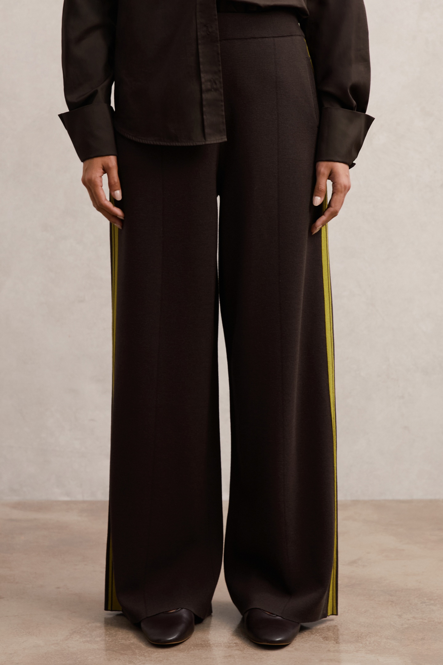 Reiss Knitted Wide Leg Side Stripe Trouser Berry Maat: L REGULAR | Wijde Broeken Outlet | Dames | Bruin