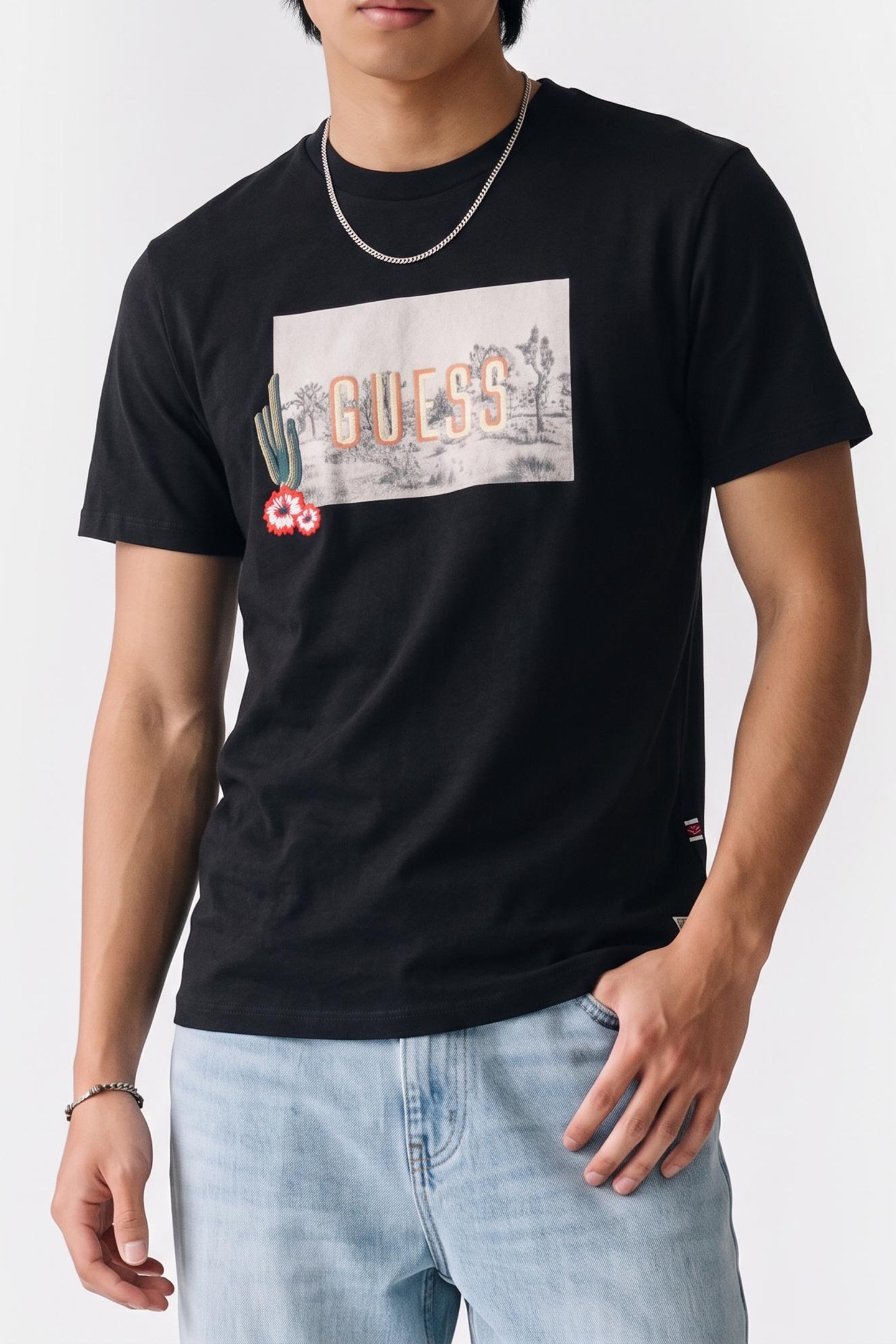 GUESS Ss Bsc Cactus Garden Jet Black A996 Taglia: S | Magliette basic Outlet | Uomo | Nero