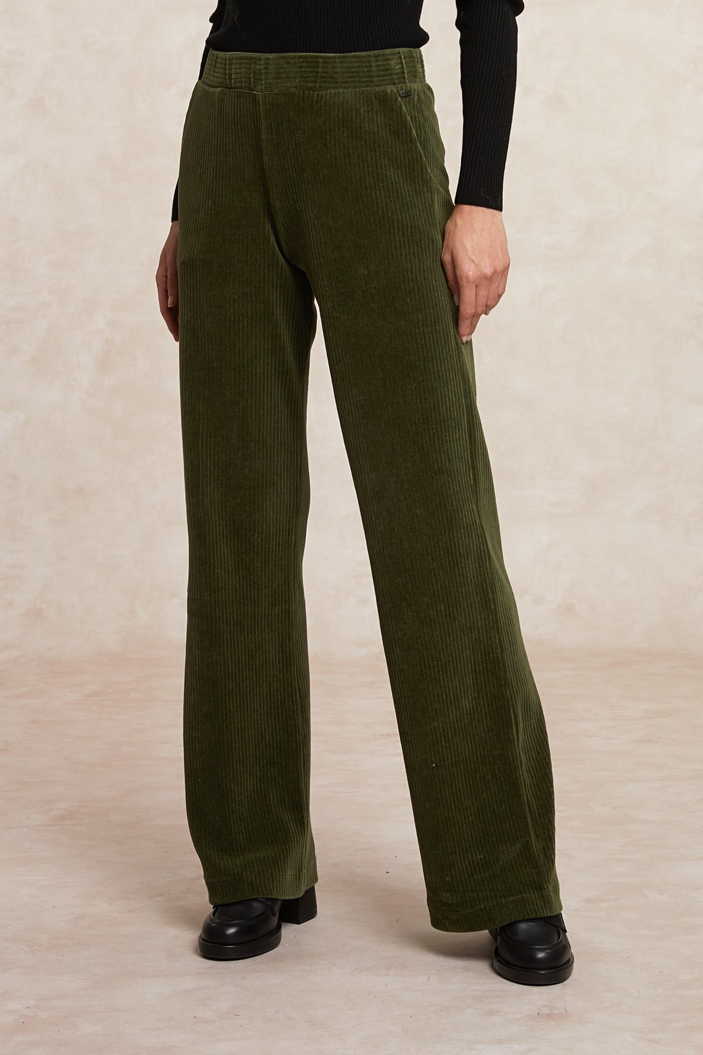 River Woods Classic Pant Cote Velours Green Maat: L | Wijde Broeken Outlet | Dames | Groen