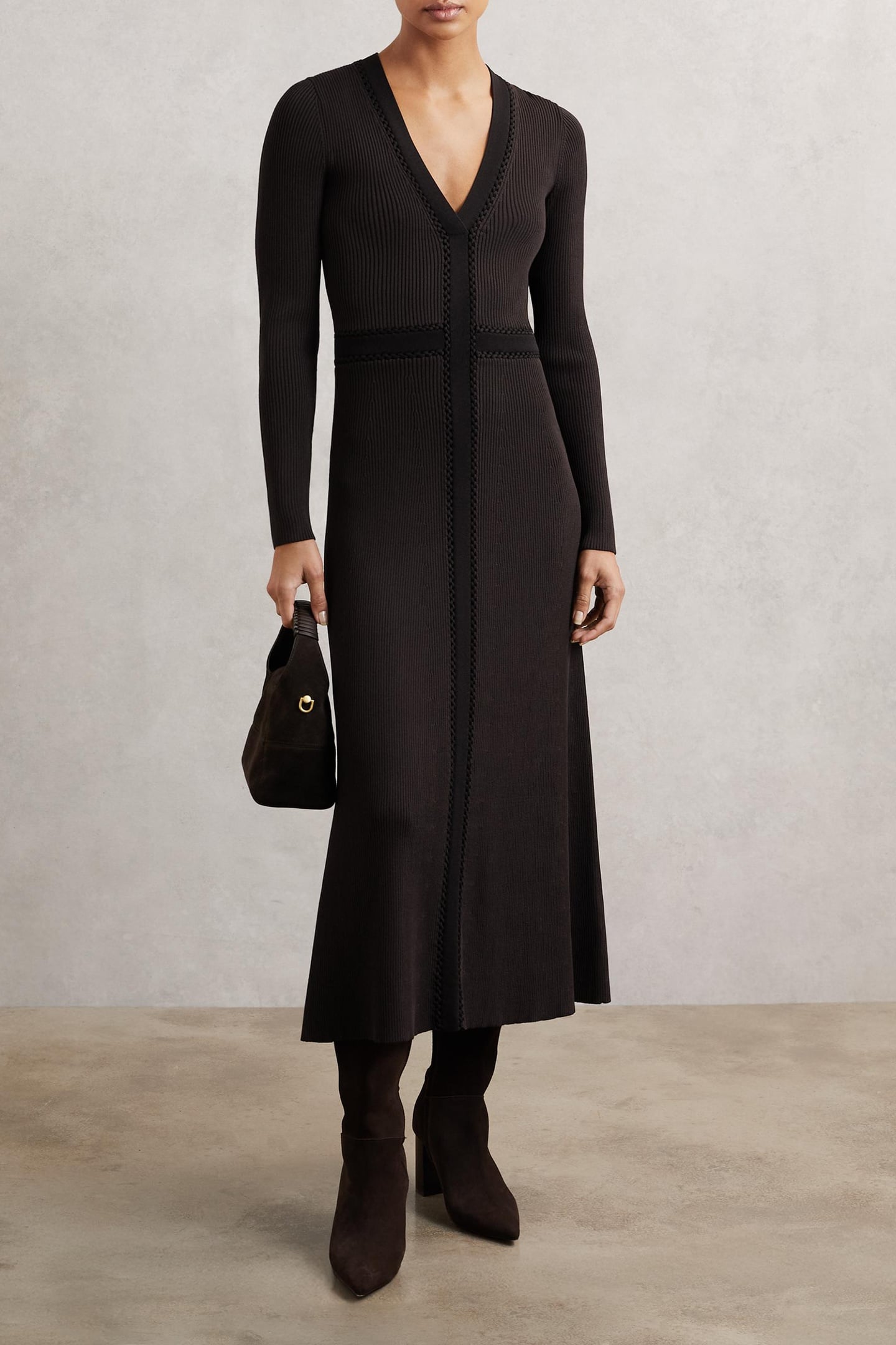 Reiss Craft Detail Knitted Midi Dress Chocolate Brown/black Maat: S | Midi Jurken Outlet | Dames | Zwart