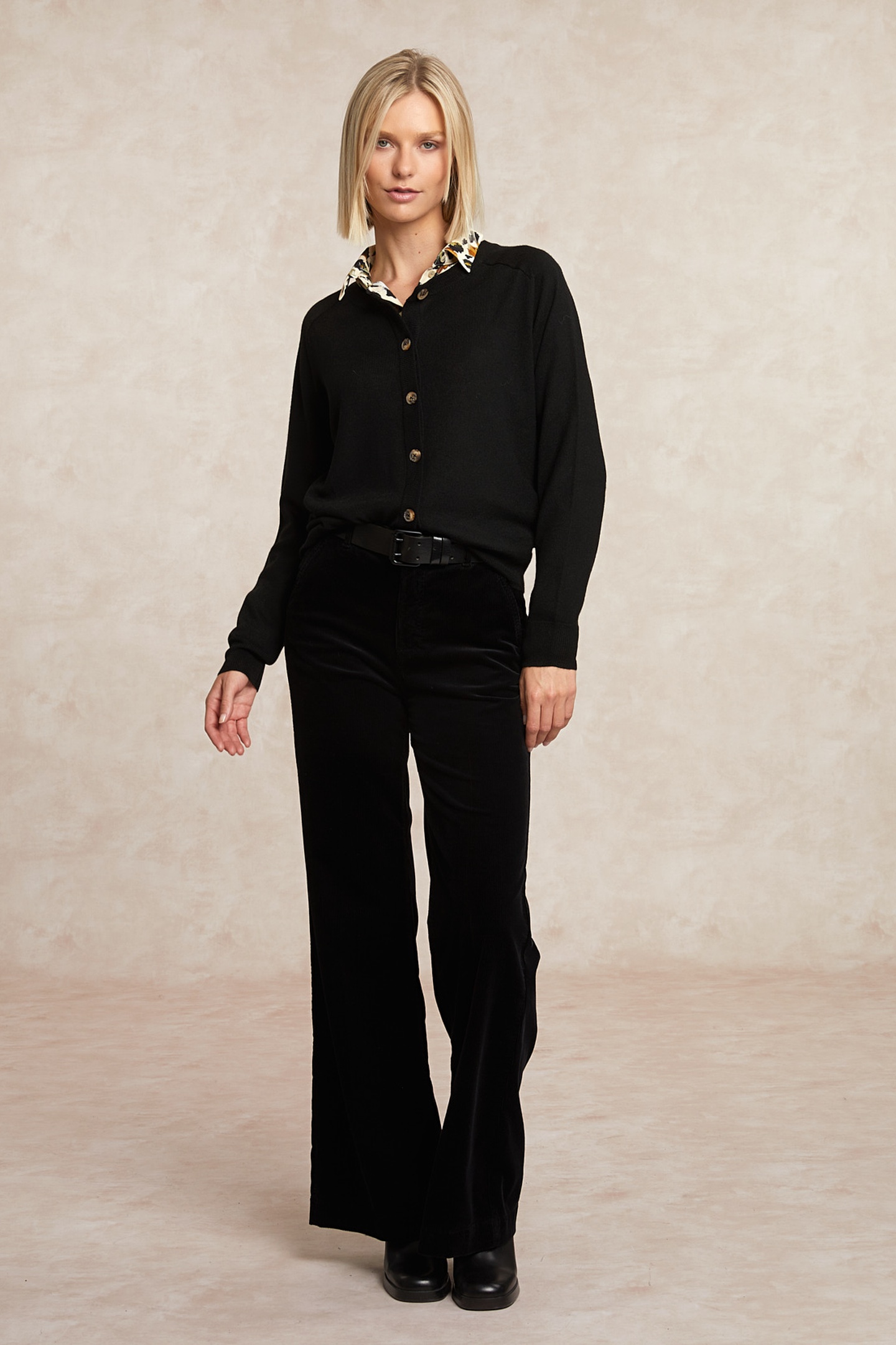River Woods Buttoned Merino Wool Crew Neck Cardigan Black Maat: XS | Longsleeves Outlet | Dames | Zwart