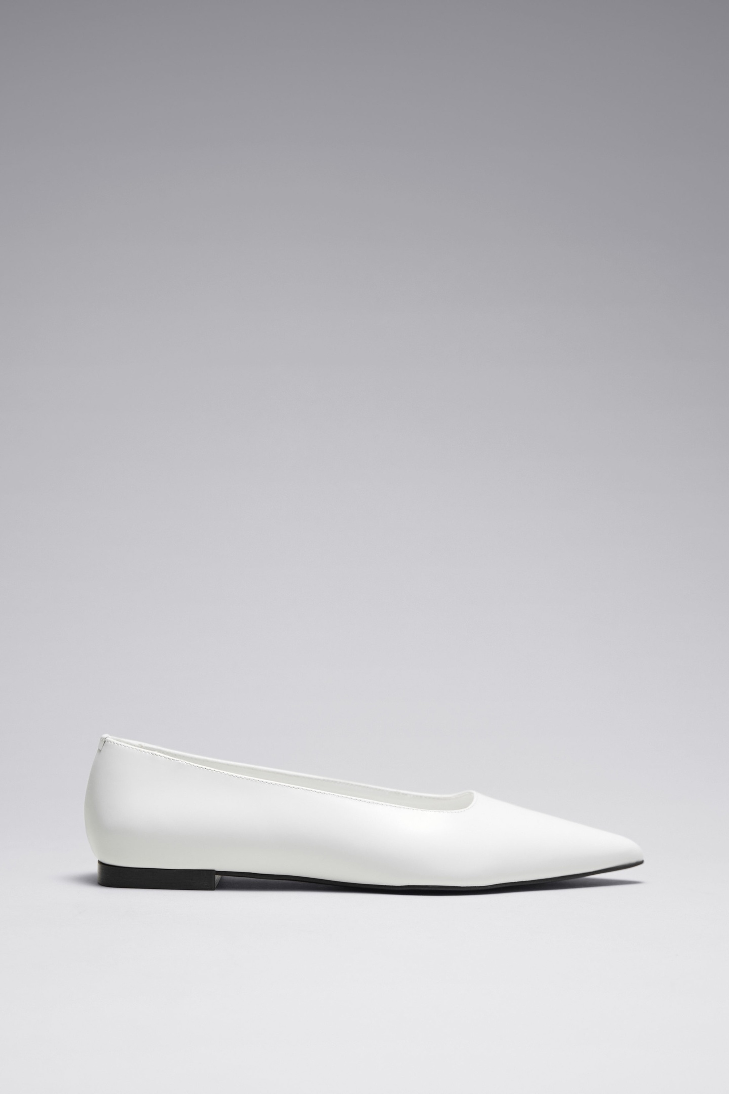 & Other Stories June Ballerina White Maat: 38 | Pumps Outlet | Dames | Wit
