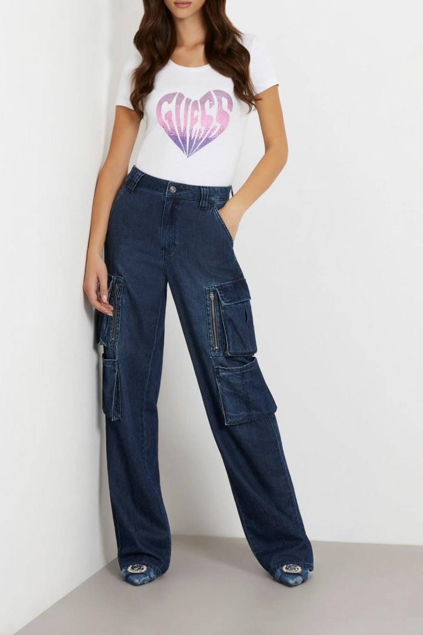 GUESS Ss Cn Heart Tee Pure White Maat: L | Tops Outlet | Dames | Wit