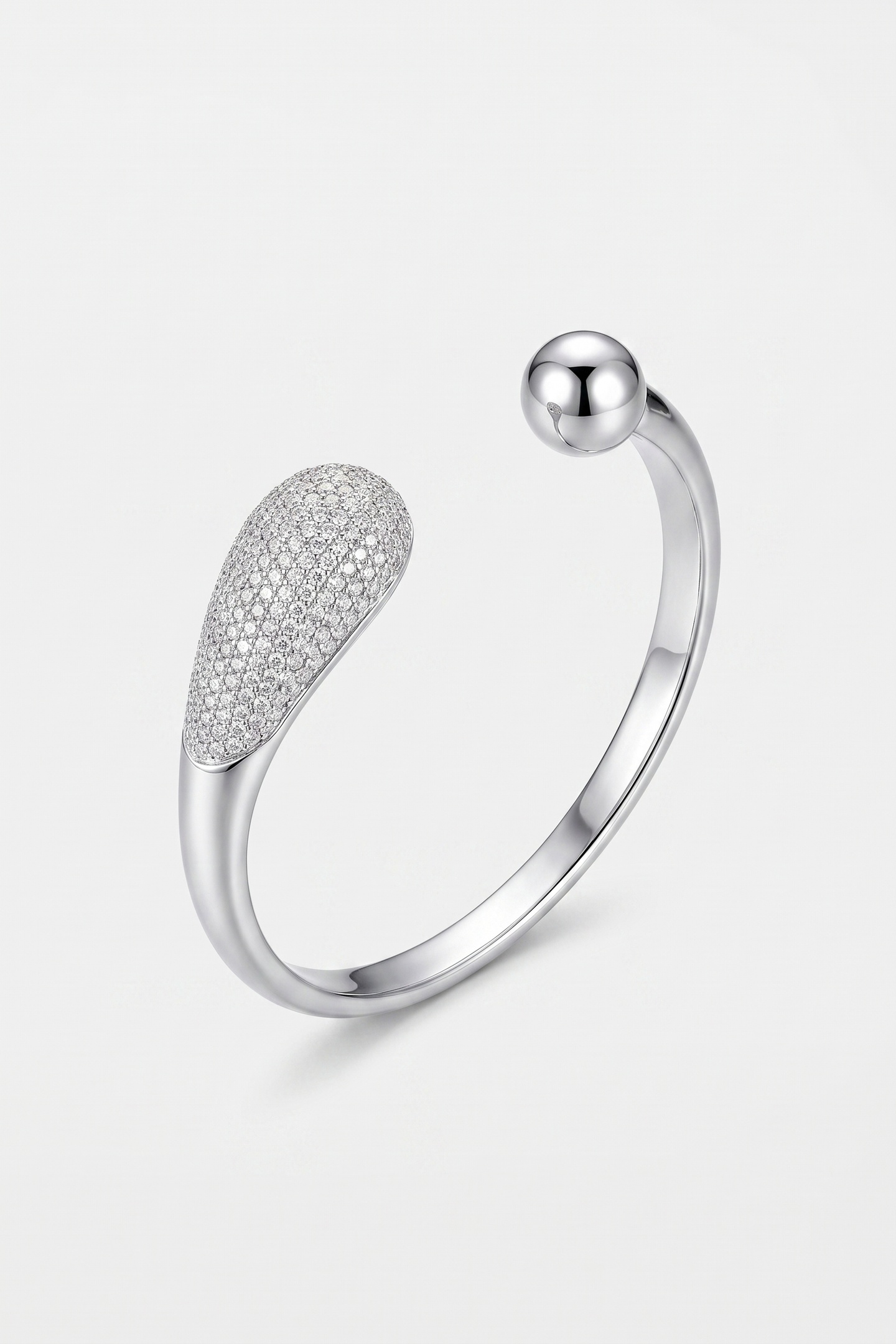 & Other Stories S Anaiz Cuff White Maat: M/L | Armbanden Outlet | Dames | Zilver