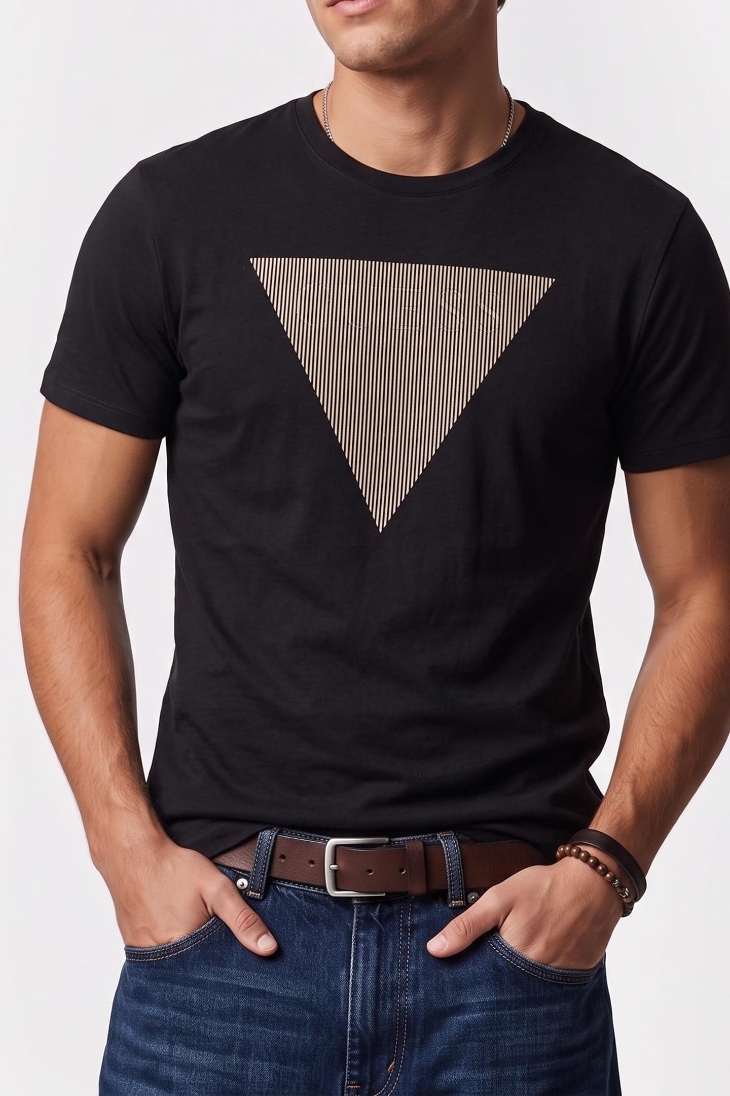 GUESS Cn Ss Triangle Logo Jet Black A996 Maat: M | Basic T-Shirts Outlet | Heren | Zwart