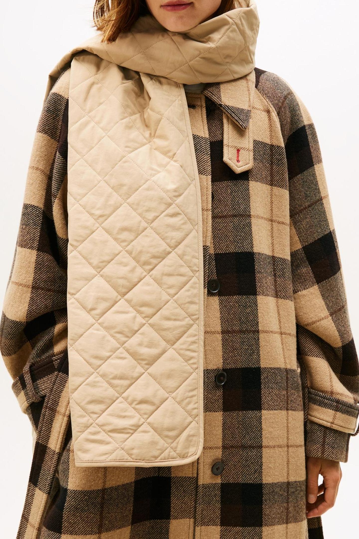 Tommy Hilfiger Padded Quilted Scarf Silt Size: OS | Scarves Outlet | Dames | Beige