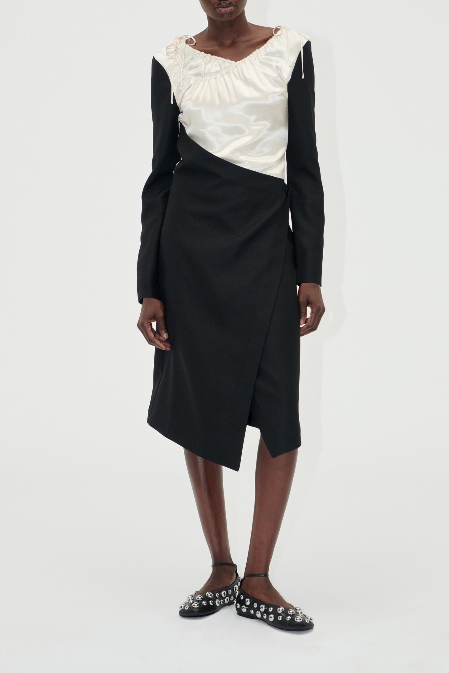 Stine Goya Wrap Midi Dress Black/butter Milk Größe: XXS | Midikleider Outlet | Damen | Schwarz