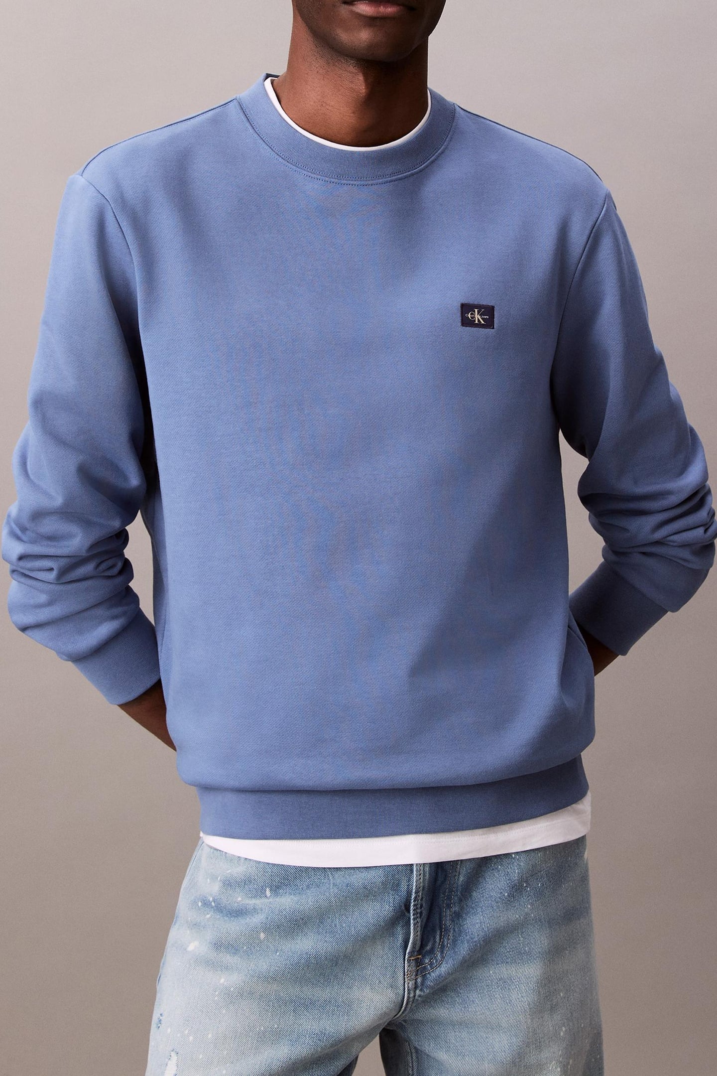Calvin Klein Ls Badge 350terry Dull Nile Blue Maat: L | Sweaters Outlet | Heren | Blauw