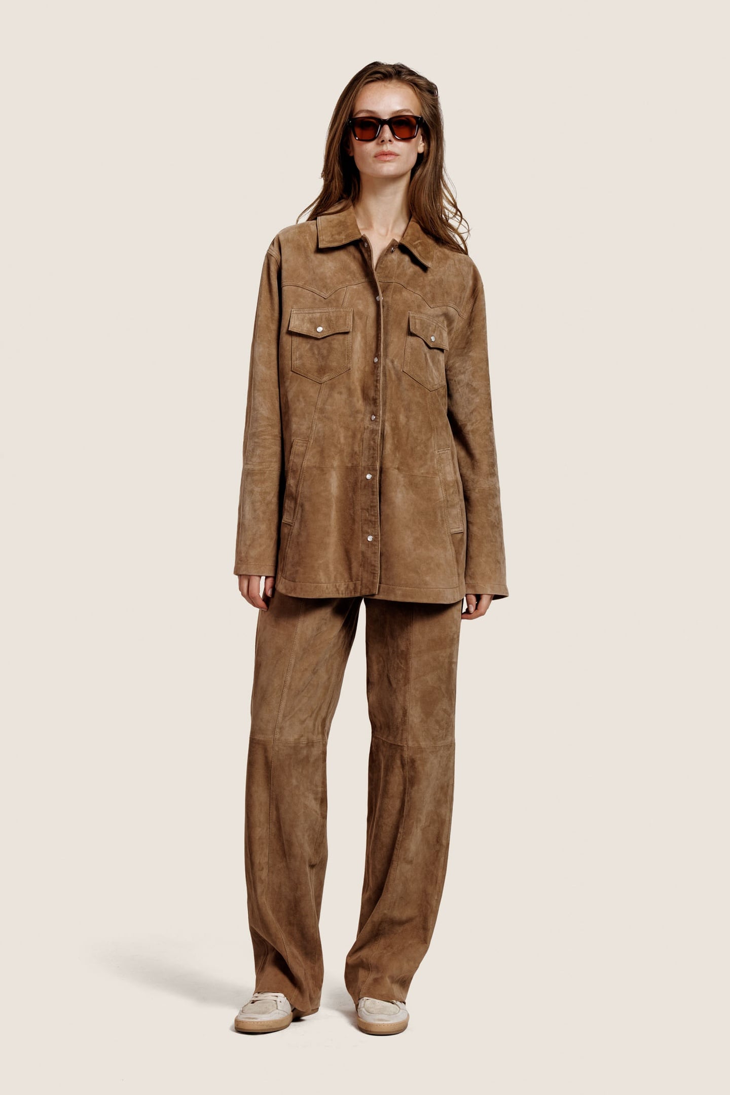 ALTER EGO Georgia Suede Overshirt Blouse Dark Sand Maat: S | Overshirts Outlet | Dames | Bruin