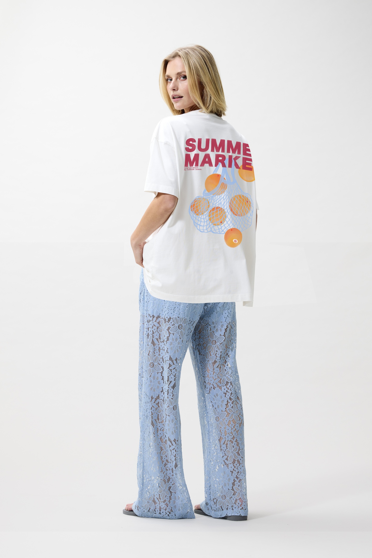 Catwalk Junkie Oversized Graphic Tshirt Off White Maat: 38 | Tops Outlet | Dames | Wit