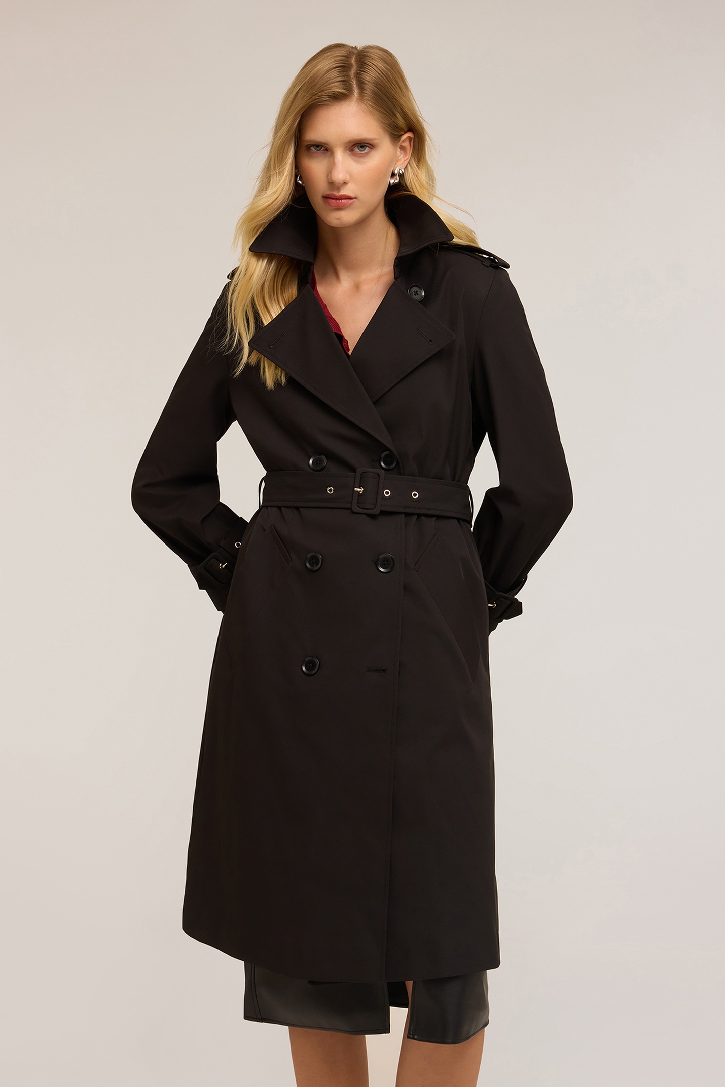 Motivi Double-breasted Trench Coat In Technical Fabric Black Maat: 38 | Trenchcoats Outlet | Dames | Zwart