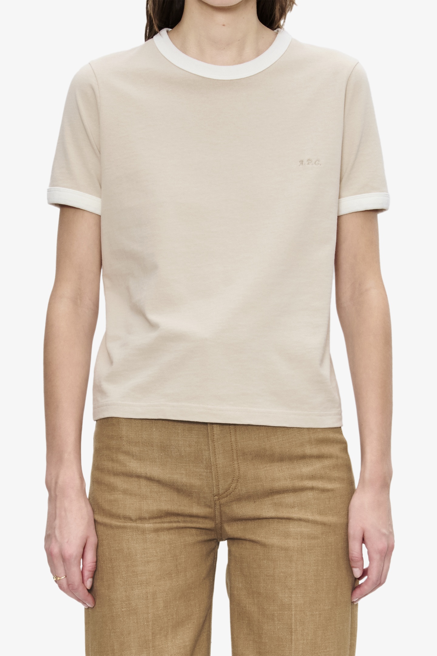 A.P.C. T-shirt Cropped Short Sleeve Contrast Putty Maat: L | Tops Outlet | Dames | Beige