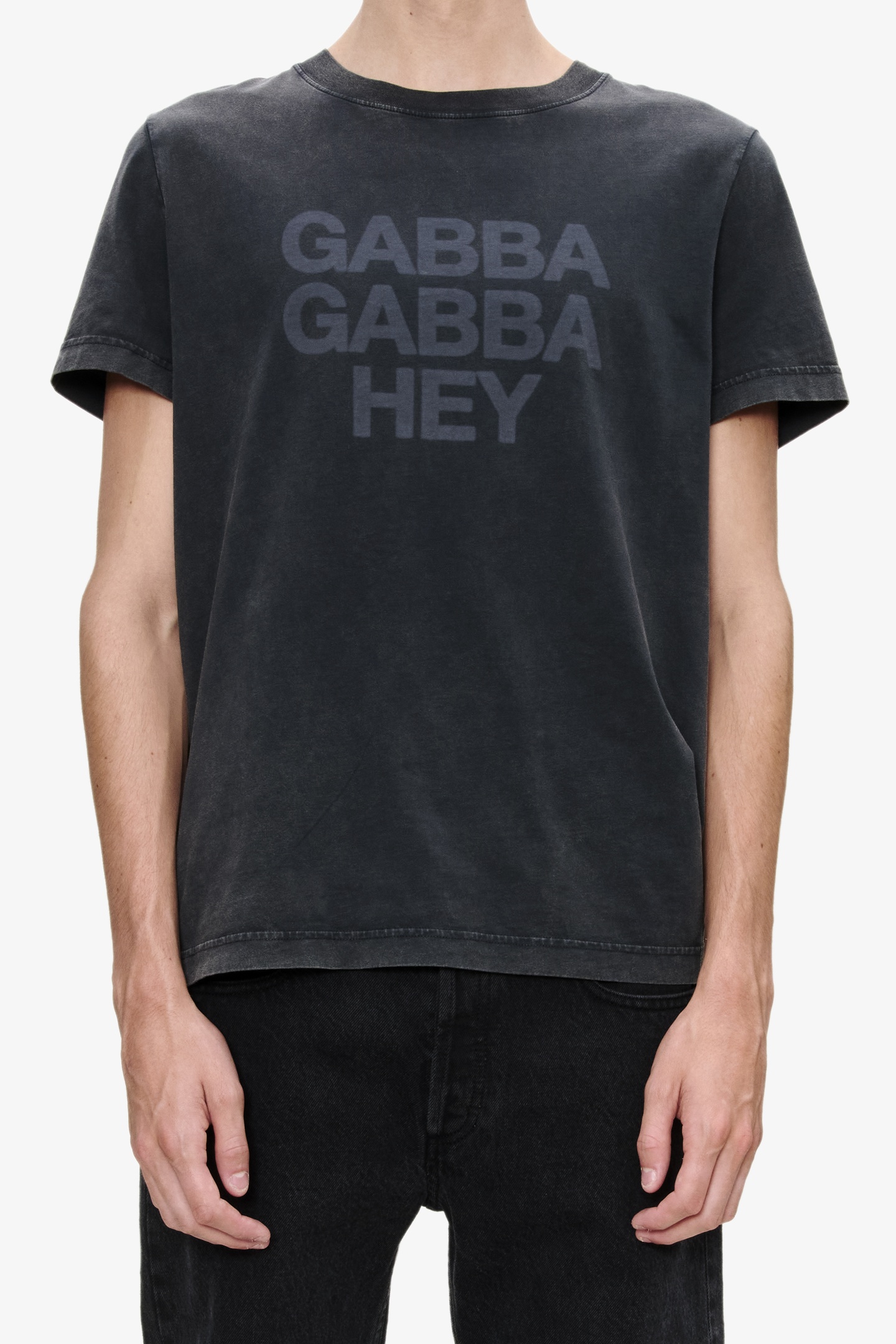A.P.C. T-shirt Mc Gabba Gabba Hey Black Maat: 3XL | Tops Outlet | Heren | Zwart