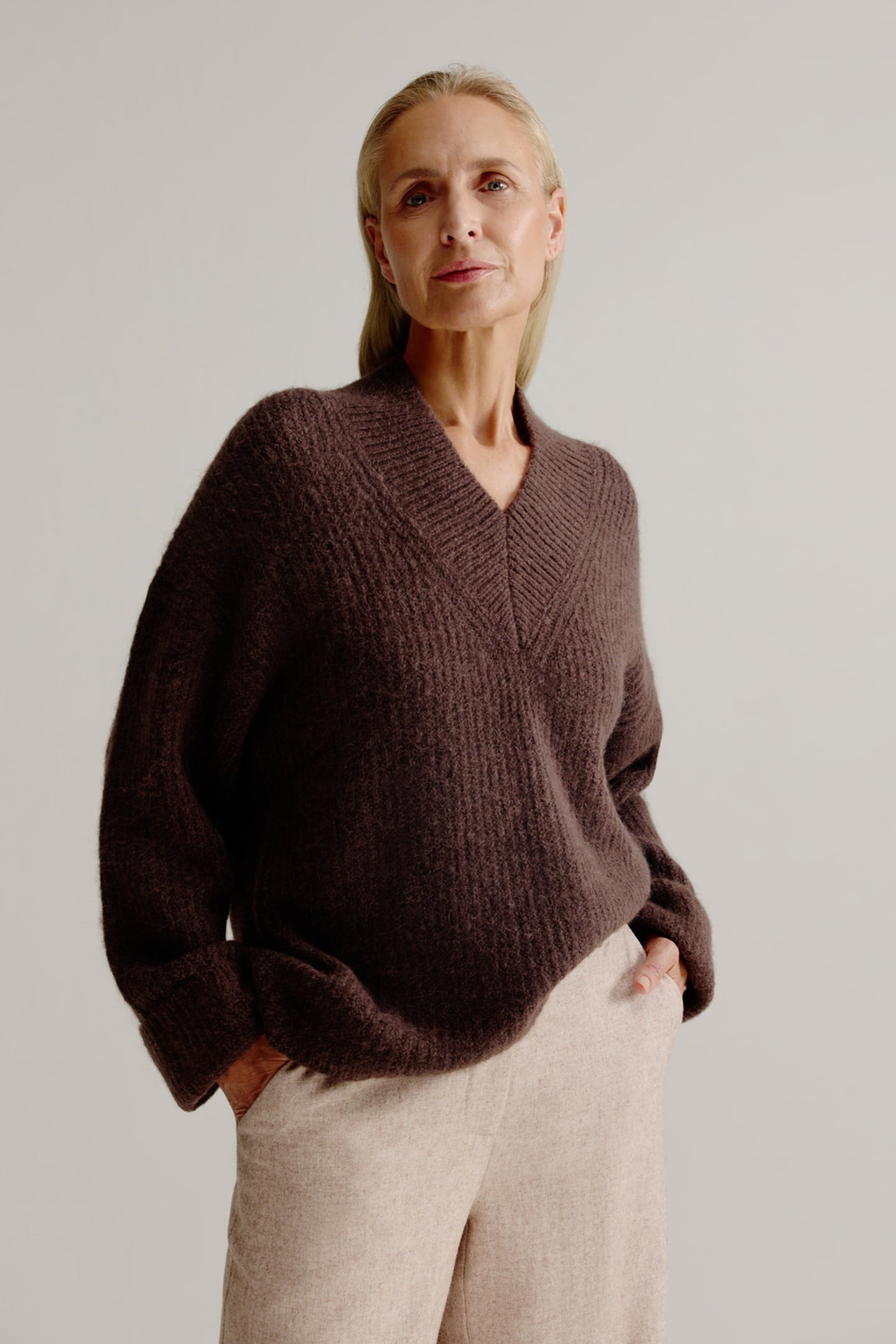 Josephine & Co Larissa Sweater Brown Maat: XS | Sweaters Outlet | Dames | Bruin