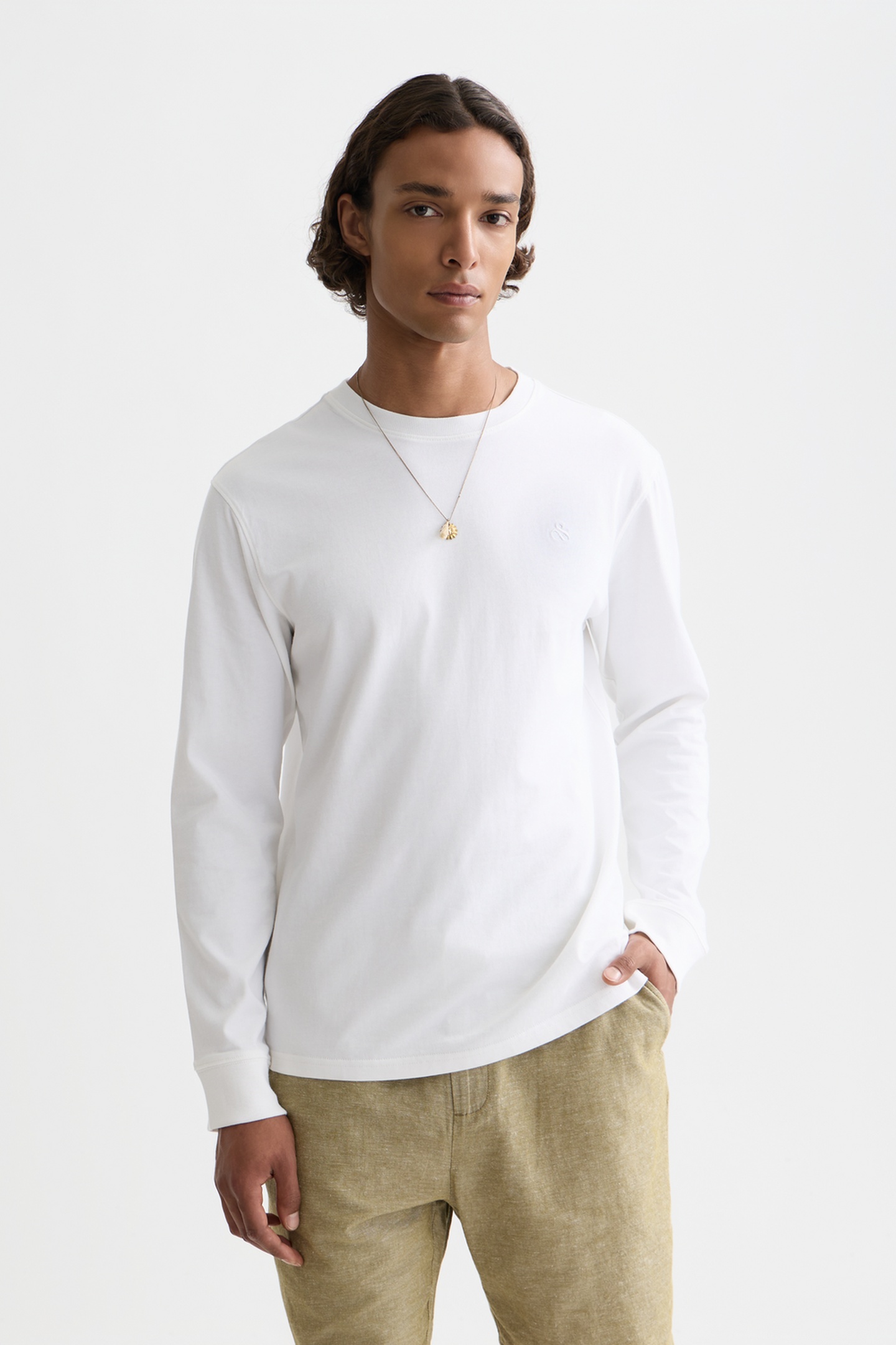 Scotch & Soda Chest Logo Regular-fit Long-sleeved T-shirt White/pastel Talla: S | Camisetas Básicas Outlet | Hombre | Blanco