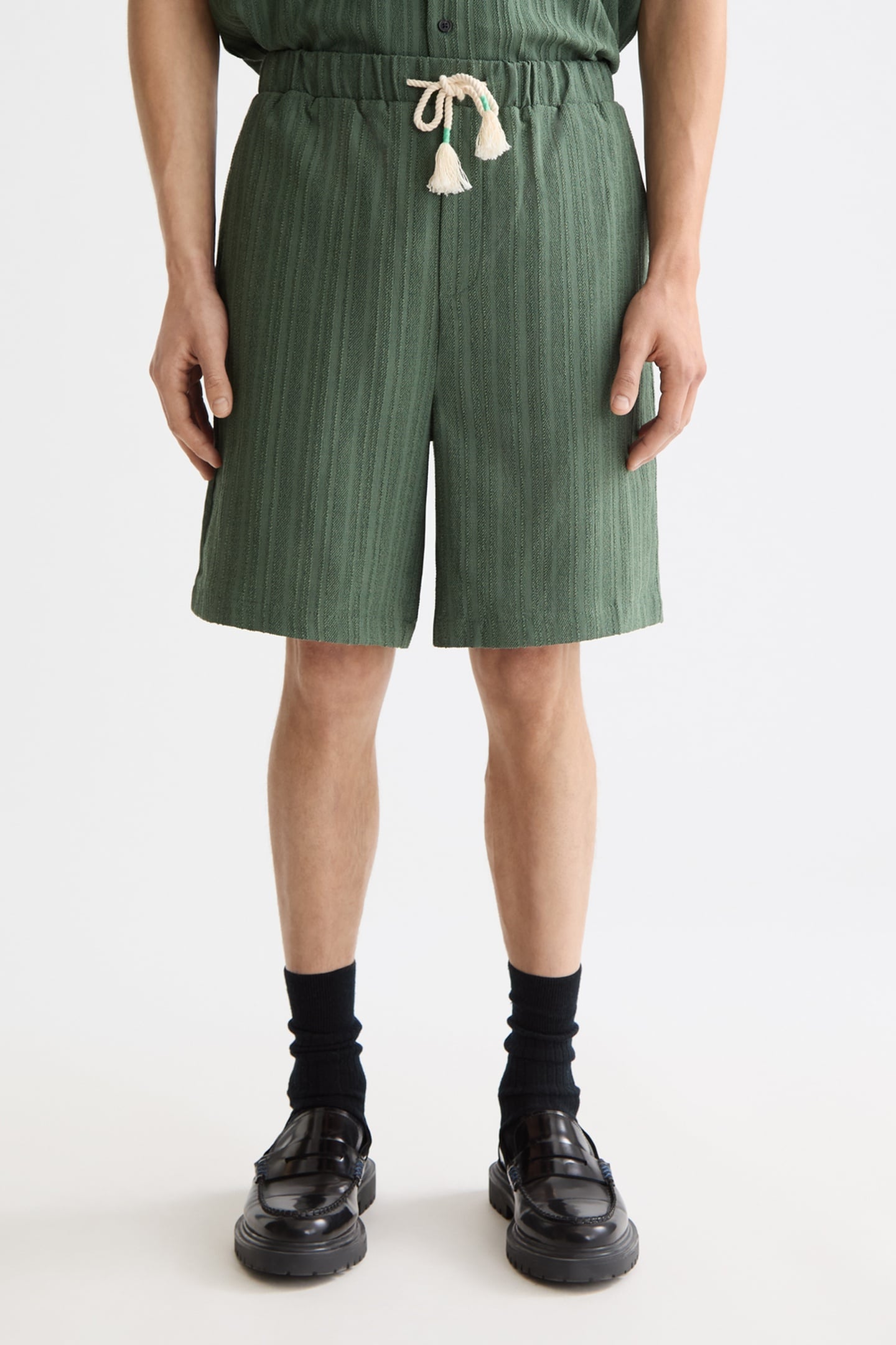 Scotch & Soda Fave - Tonal Striped Regular Fit Bermuda Shorts Thyme Maat: S | Korte Broeken Outlet | Heren | Groen