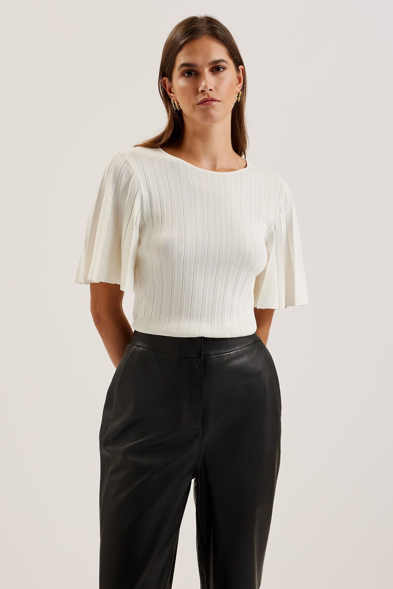 Ted Baker Iivanna Crew Neck Fluted Sleeve Knit Ivory Maat: 42 | Sweaters Outlet | Dames | Wit
