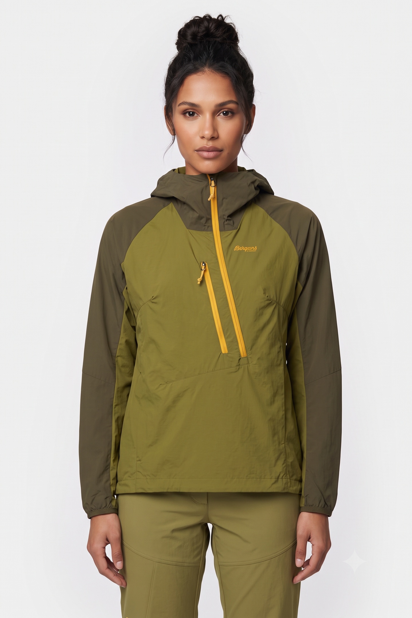 Bergans of Norway Cecilie Light Wind Anorak Trail Green/dark Olive Green Maat: XS | Regenjassen Outlet | Dames | Groen