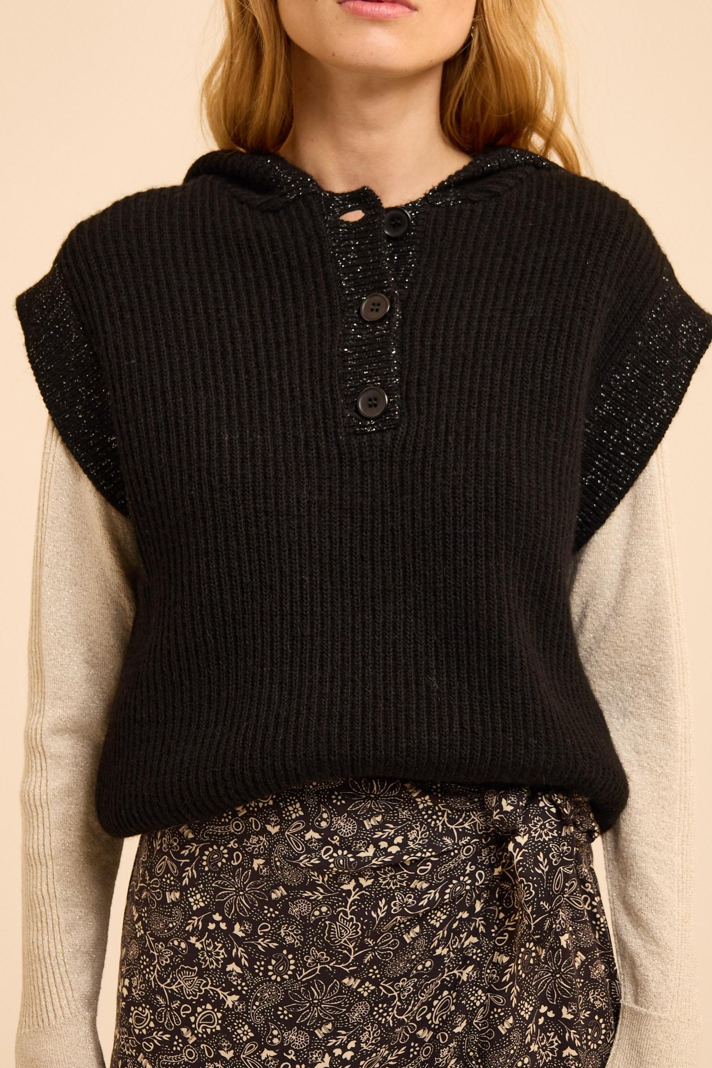 ICode Black Knit Sleeveless Hoodie Maat: XS | Sweaters Outlet | Dames | Zwart