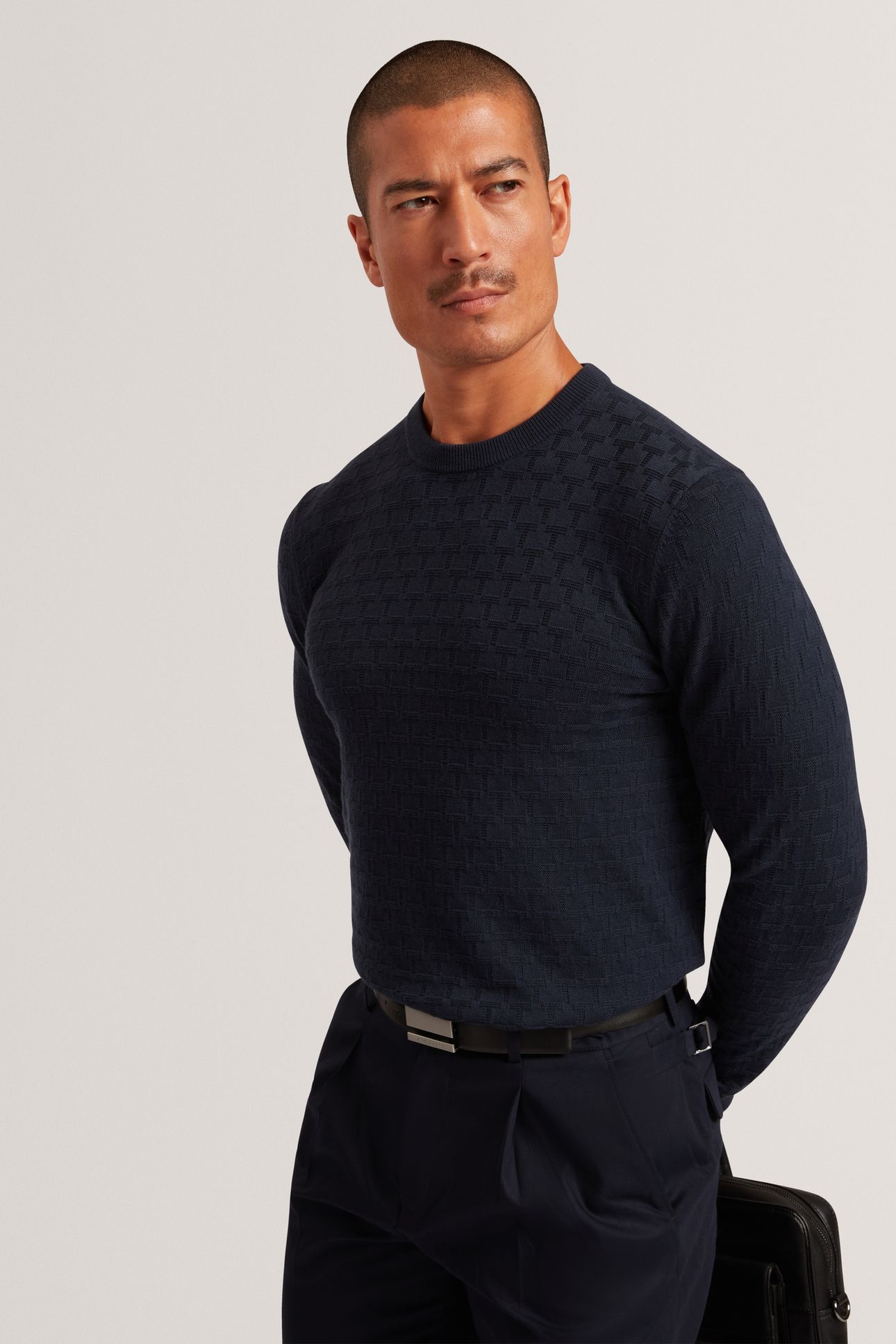 Ted Baker T Stitch Crew Neck Navy Maat: S | Sweaters Outlet | Heren | Blauw