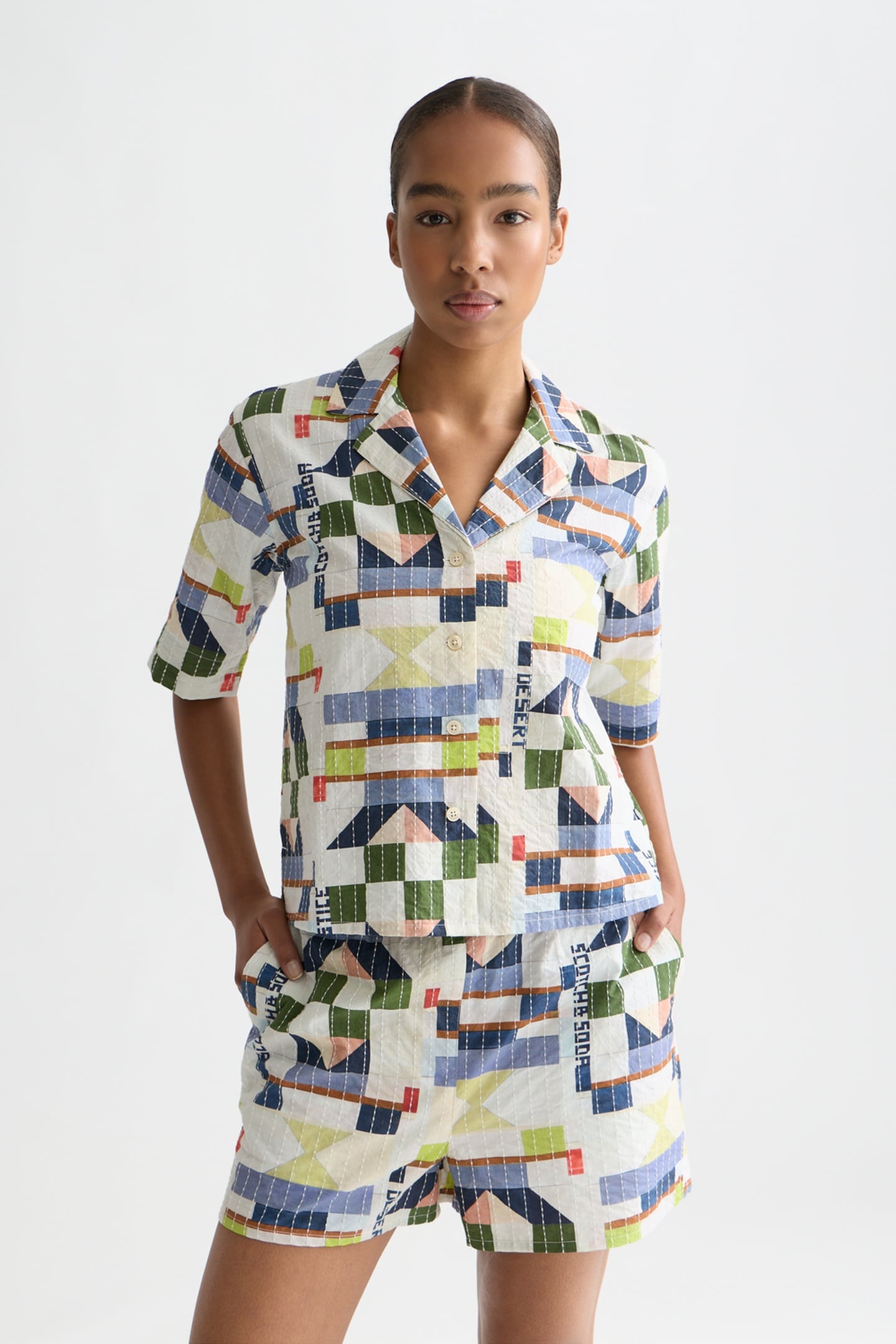 Scotch & Soda Stitch-embroidered Printed Short Sleeve Shirt Patchwork Infi Size: 34 | Button-Down Shirts Outlet | Dames | Wit