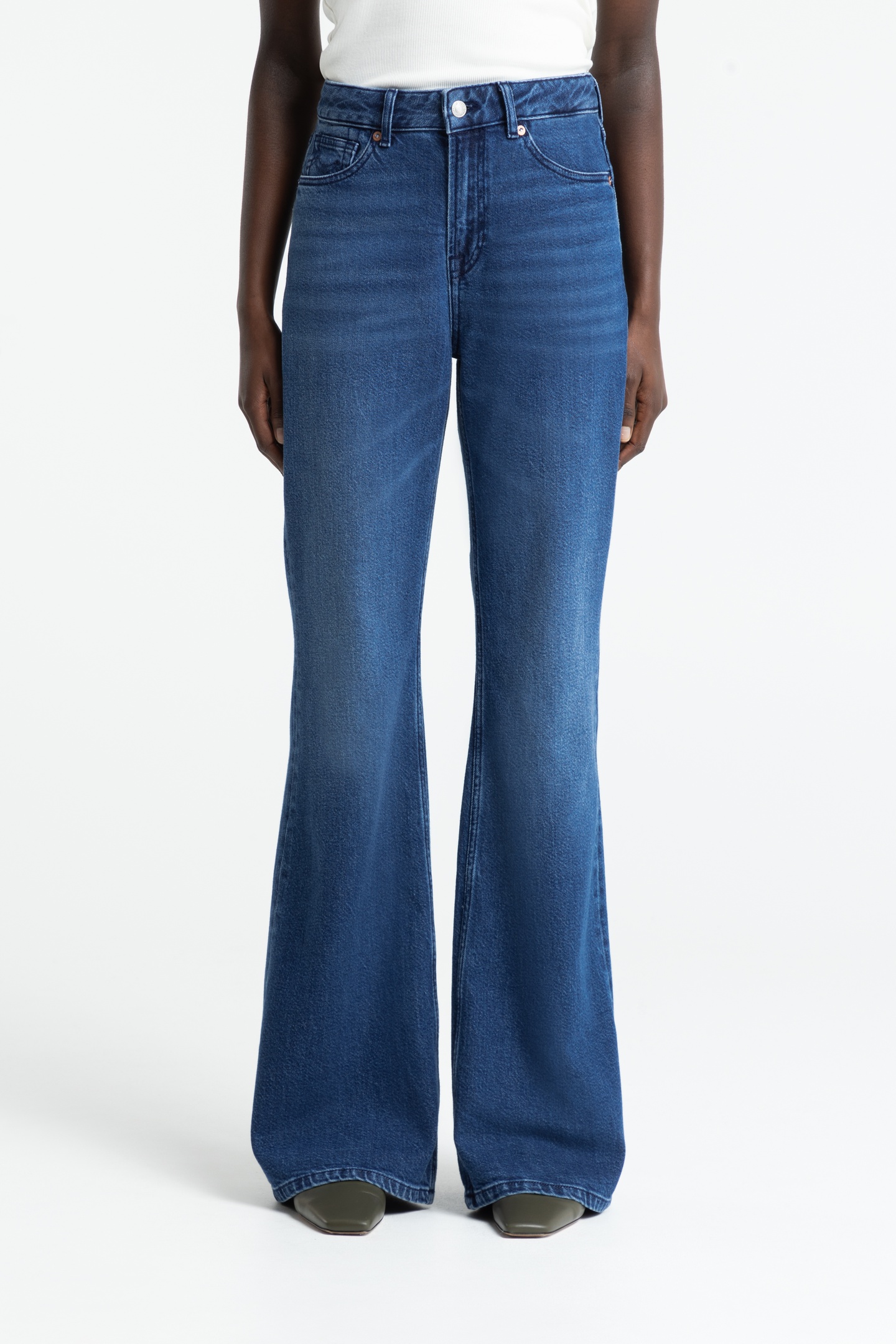 Kings Of Indigo Kukiko Jeans Cotton Flex Mid Blue Größe: W25L34 | Ausgestellte Hosen Outlet | Damen | Blau