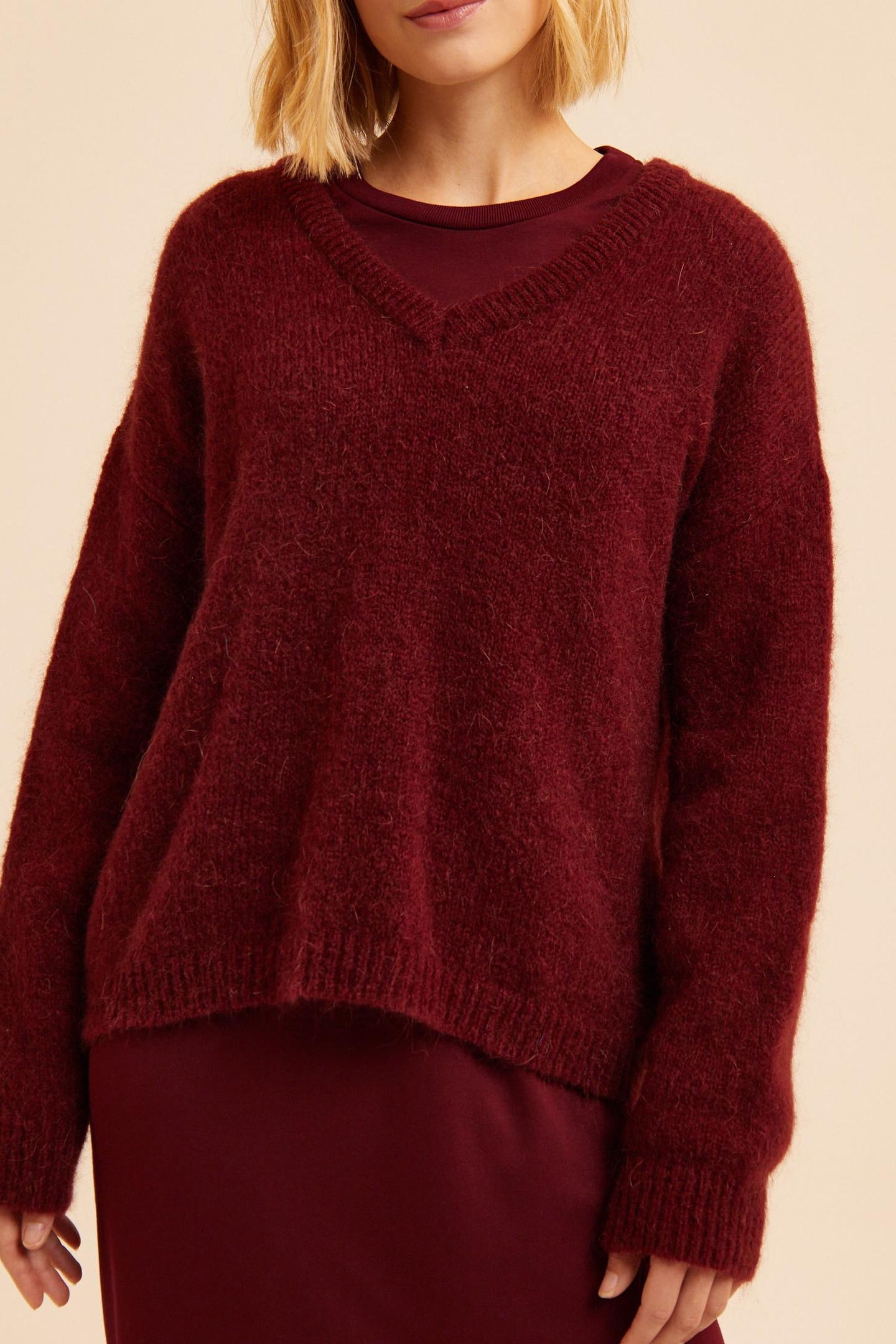 ICode Burgundy Knit V-neck Sweater Marine Maat: L | Sweaters Outlet | Dames | Bordeaux