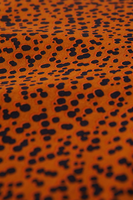 JURK MET PRINT V-HALS 23001894 HONEY GINGER 2