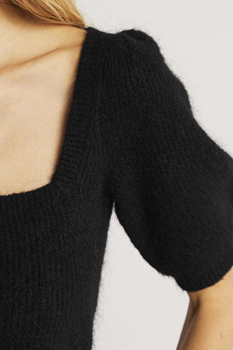 SQUARE NECK FLUFFY JUMPER BLK 4