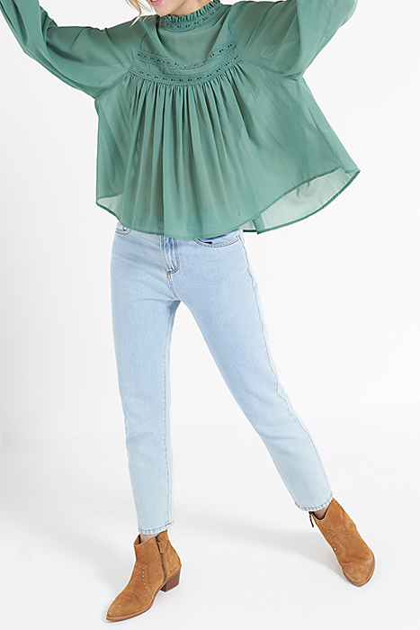 JEAN BOYFIT BLEACHED CROPPED BLEACH 2