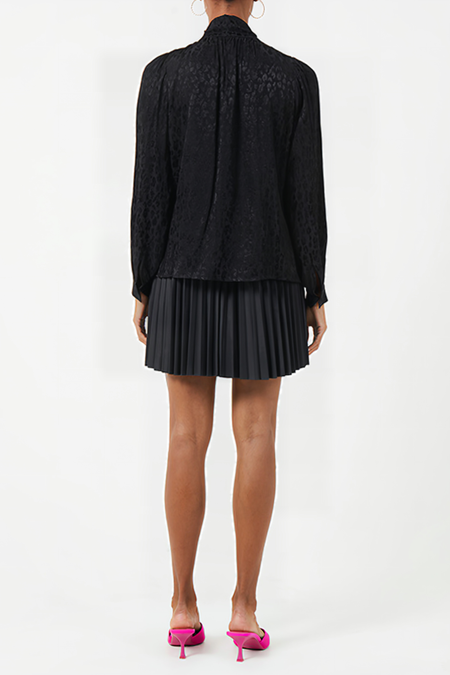 CARIA LEOP JACQ BUTTON NK TOP BLACK 4