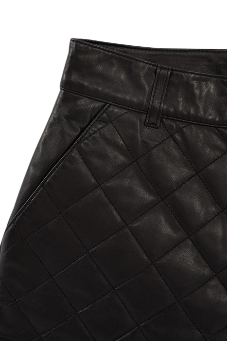 BLACK QUILTED LEATHER SHORT SHORTS 3