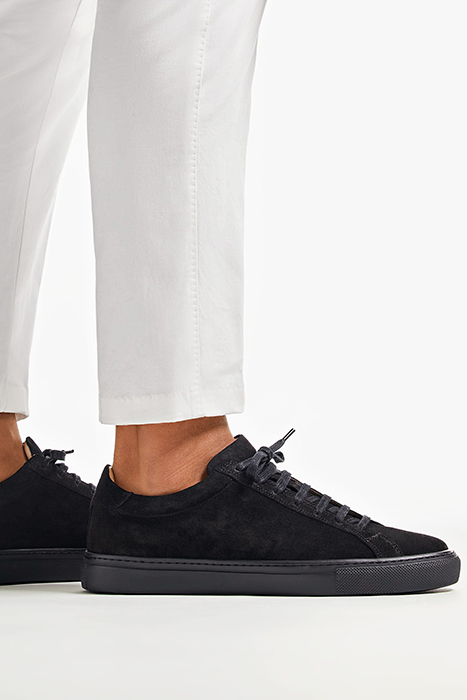 BLACK MONOCHROME SNEAKER 2