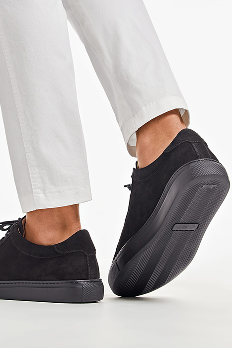 BLACK MONOCHROME SNEAKER 4