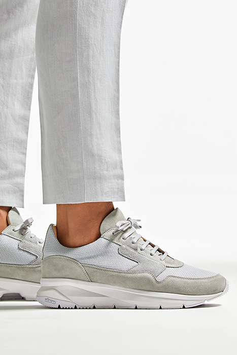 LIGHT GREY RUNNER SNEAKER 2