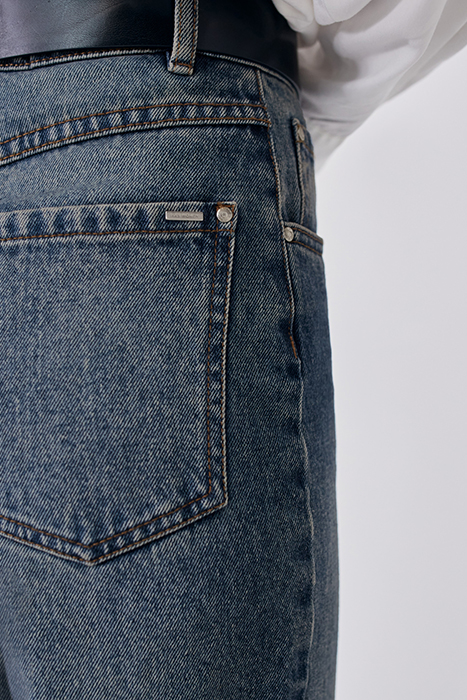 BLUE HIGH-WAIST CROPPED MOM JEANS 5