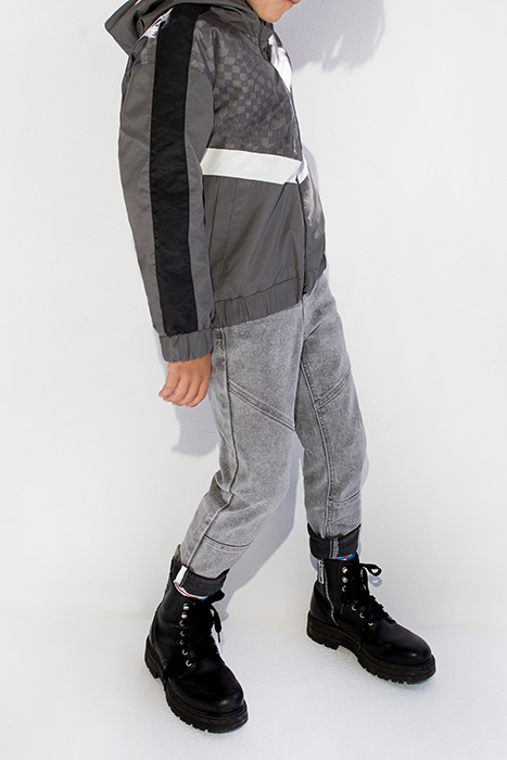 BOYS’ GREY WINDCHEATER WITH CHECKERBOARD LINING 3